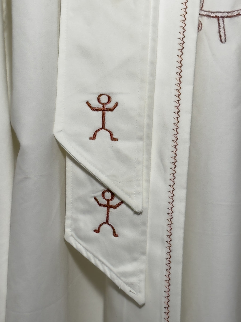 ✦ Summit Harmony - Weißer Kimono aus recycelter reiner Baumwolle mit Batok-Stickerei