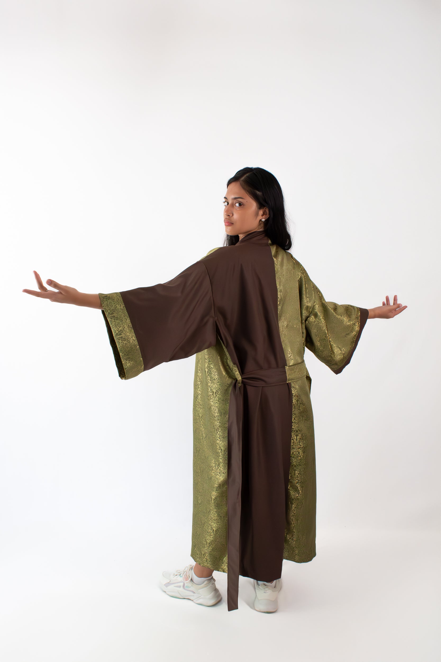 ✦ Root & Leaf - Brown and Shiny Olive Two-Toned Kimono with intricate Jacquard Pattern