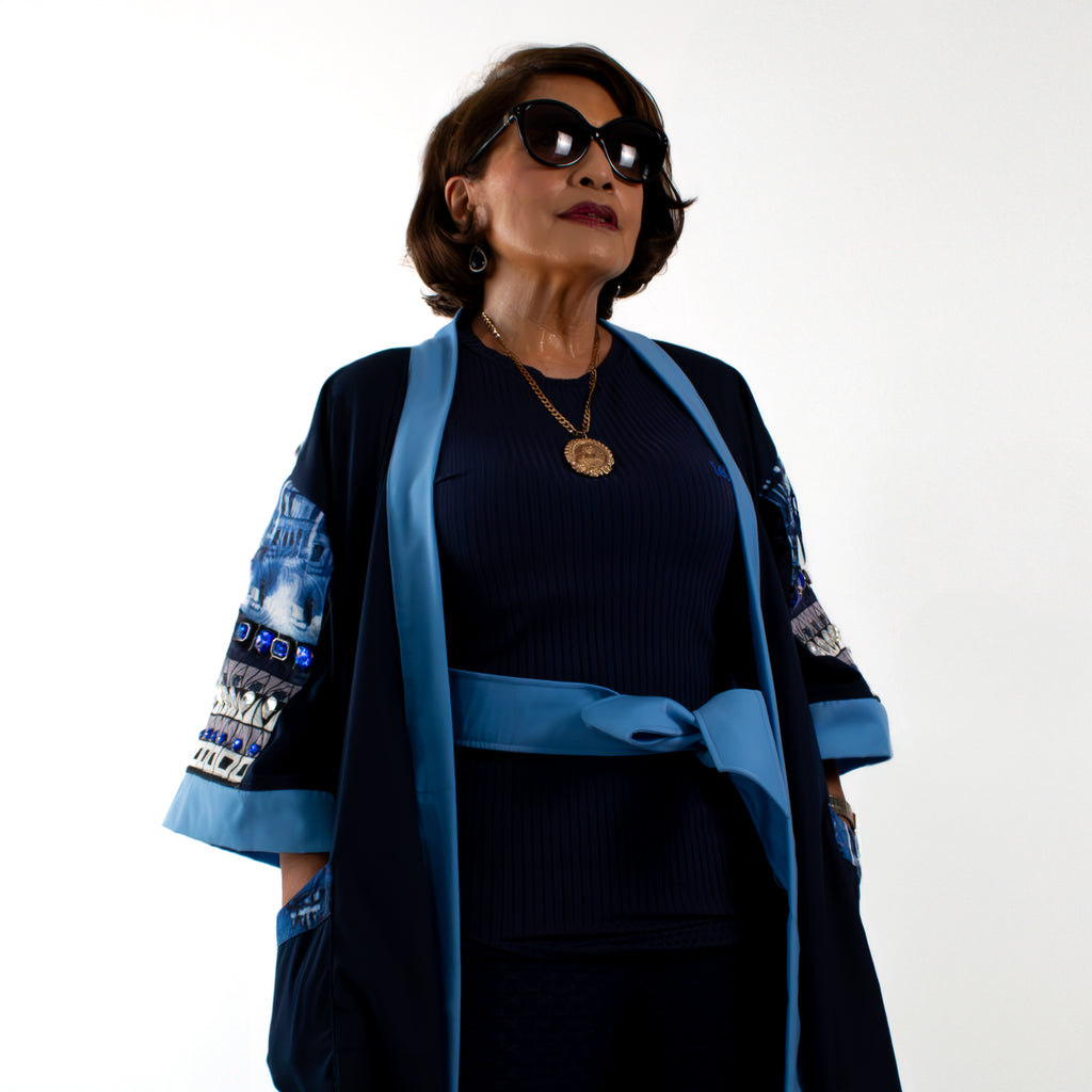 ✦ Kristall Glow - Roses Upcycling-Kimono in Blau mit Strasssteinen 