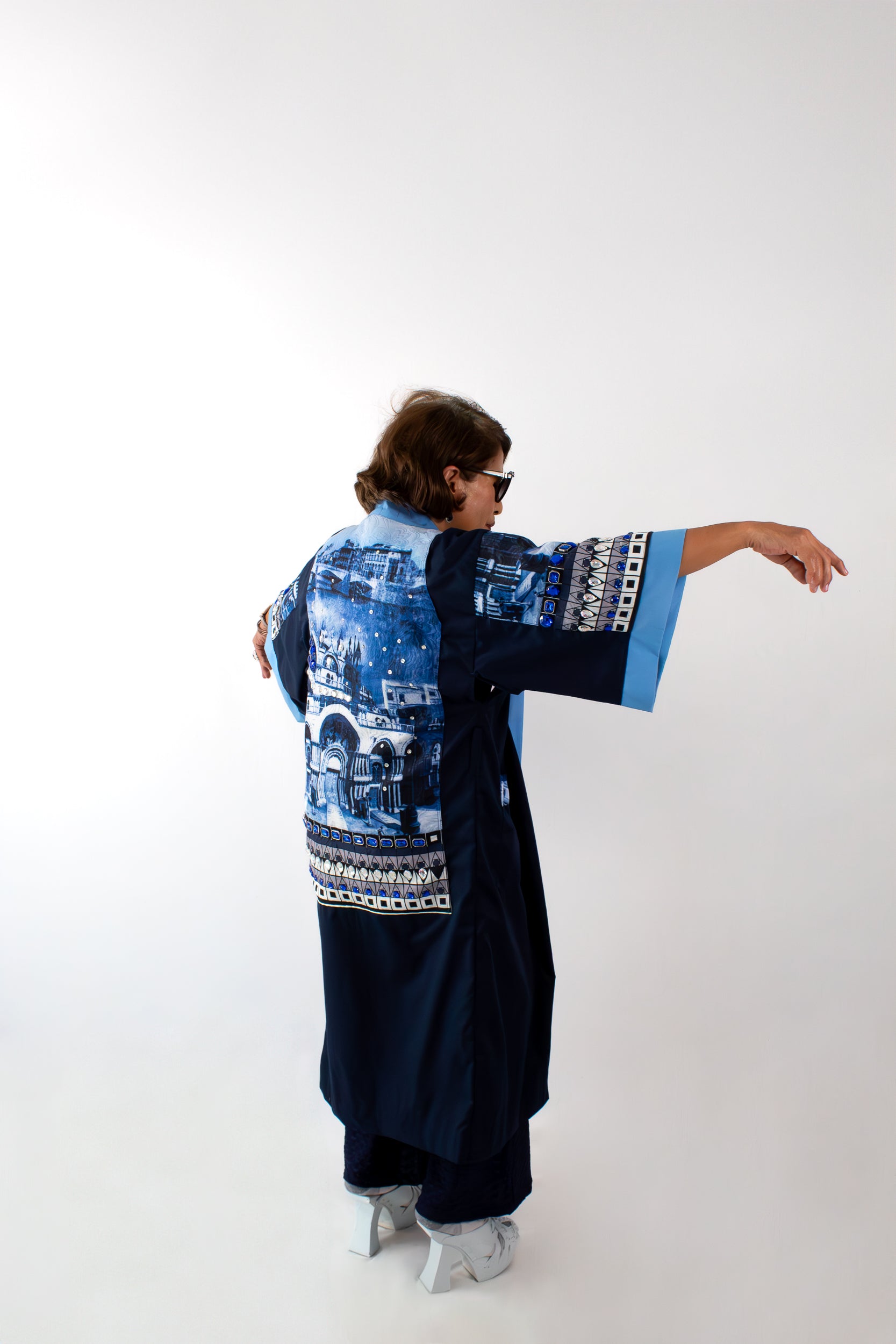 ✦ Kristall Glow - Rose's Upcycled Blue Kimono with Rhinestones