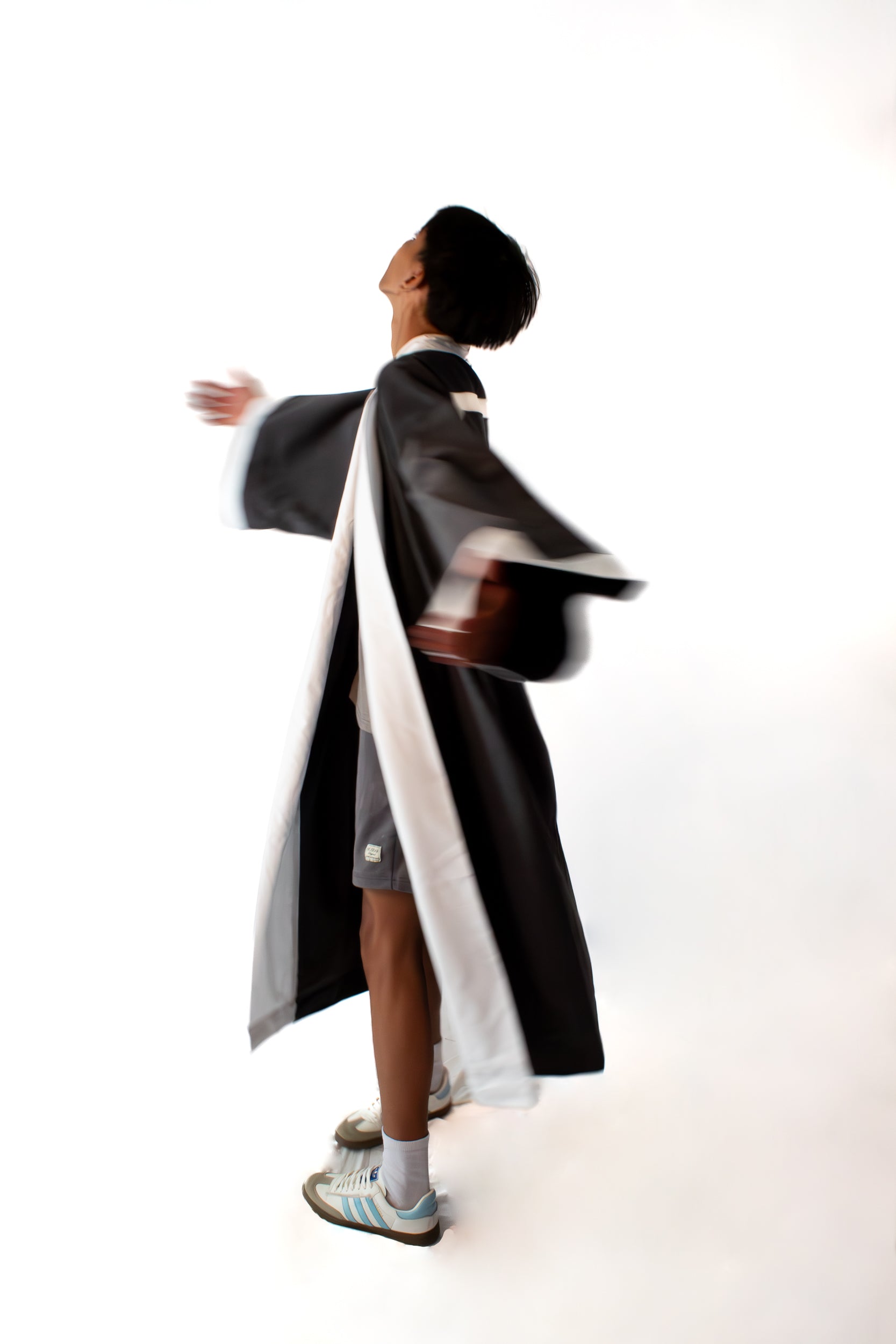 ✦ Aswangs Echo – Bequemer grauer Cord-Kimono mit einzigartigem Hunde-Motiv