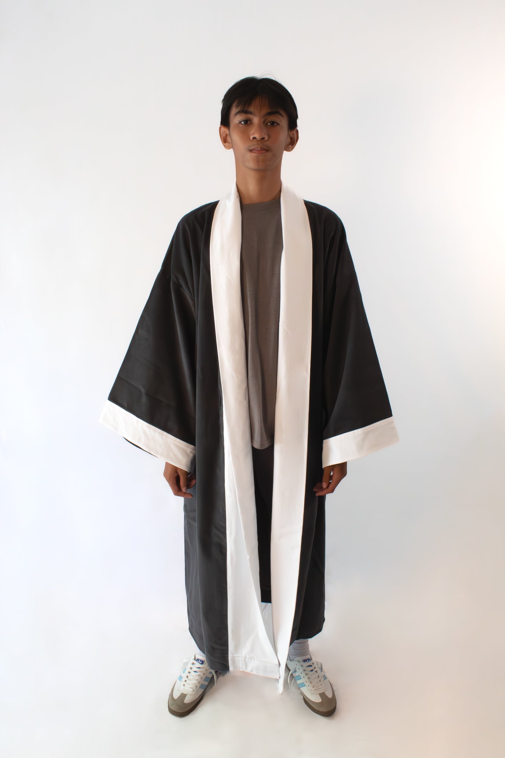 ✦ Aswangs Echo – Bequemer grauer Cord-Kimono mit einzigartigem Hunde-Motiv