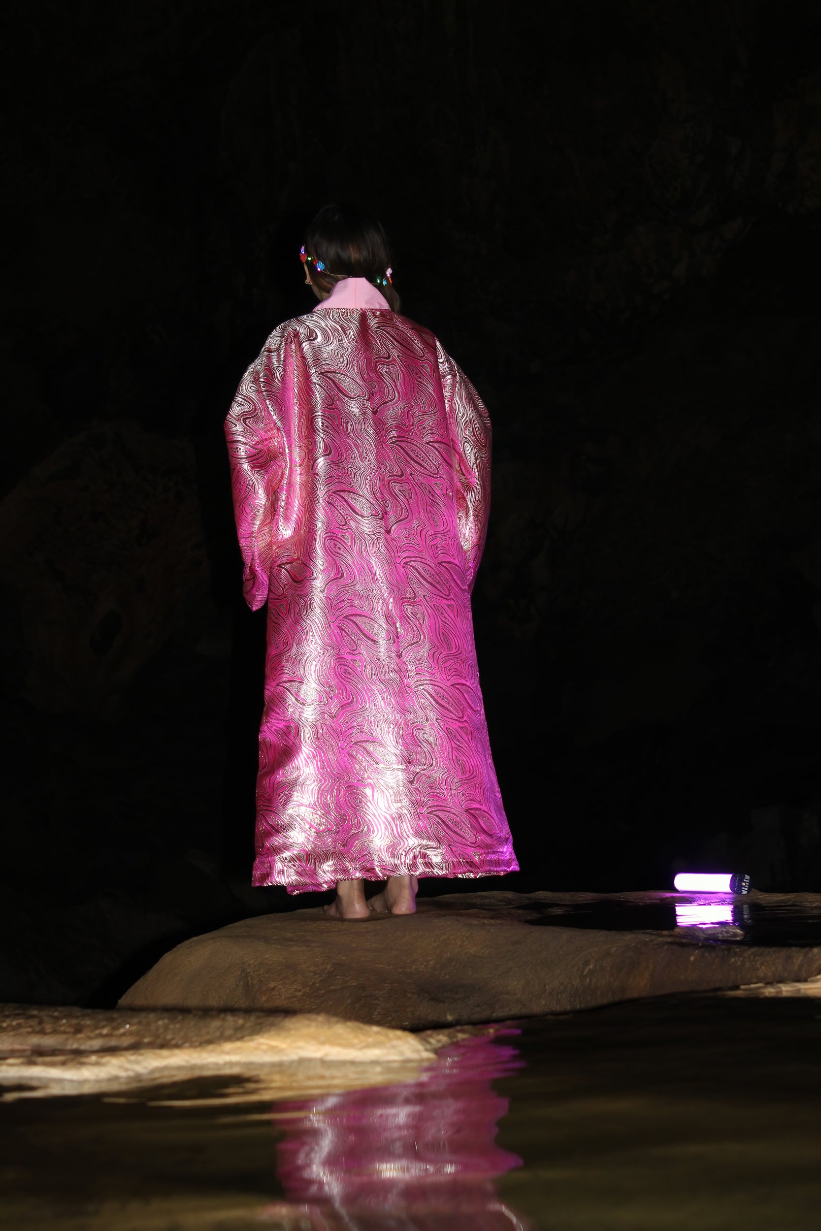 ✦ Pink Duality - Extravagant Reflective Patterned Kimono with Cotton Lining