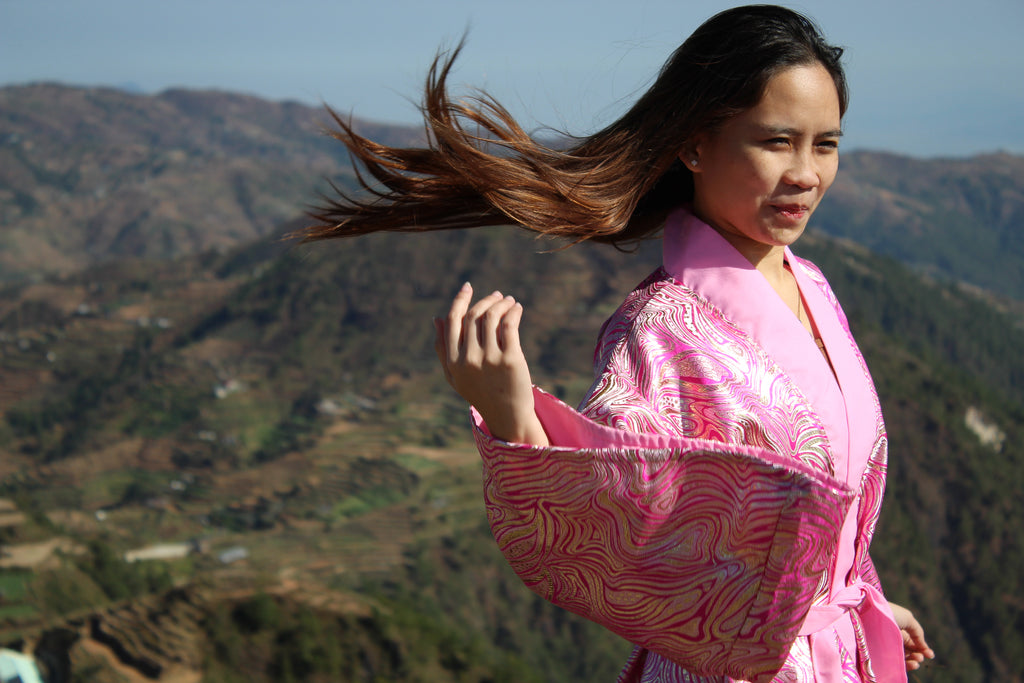 ✦ Pink Duality – Extravaganter Kimono mit reflektierendem Muster und Baumwollfutter