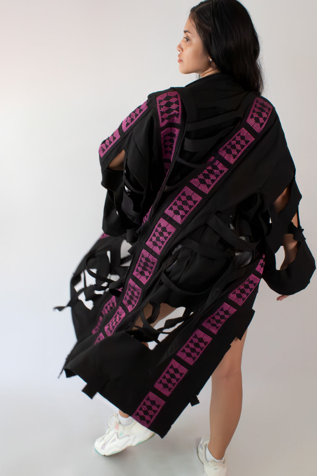 ✦ Gatekeeper Nr. 3 – Wilder handgewebter Kimono aus Seide und schwarzem Canvas mit einzigartigem Design