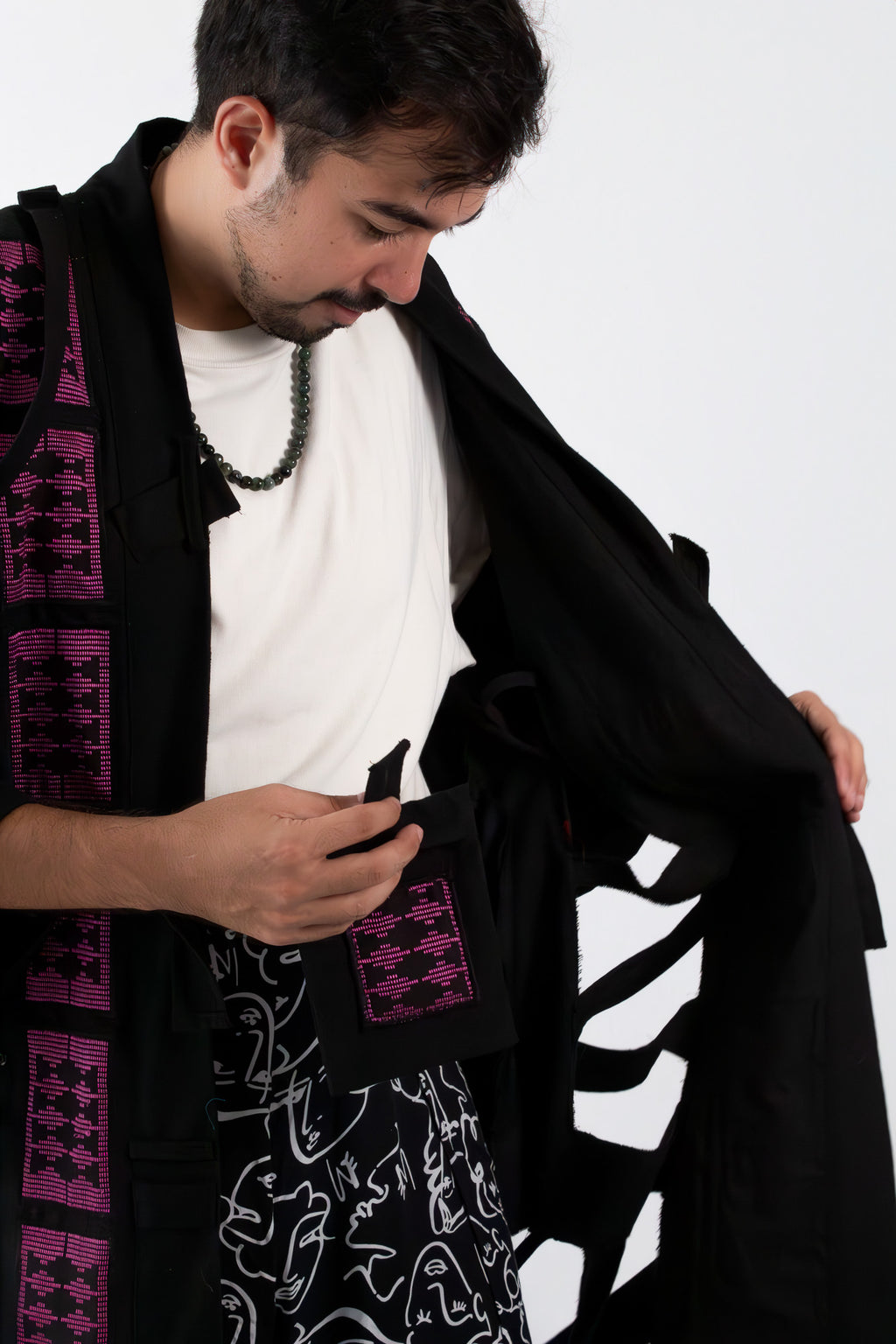 ✦ Gatekeeper Nr. 3 – Wilder handgewebter Kimono aus Seide und schwarzem Canvas mit einzigartigem Design