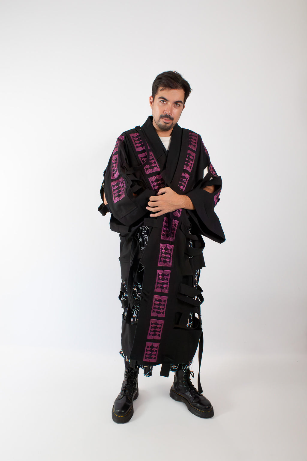 ✦ Gatekeeper Nr. 3 – Wilder handgewebter Kimono aus Seide und schwarzem Canvas mit einzigartigem Design
