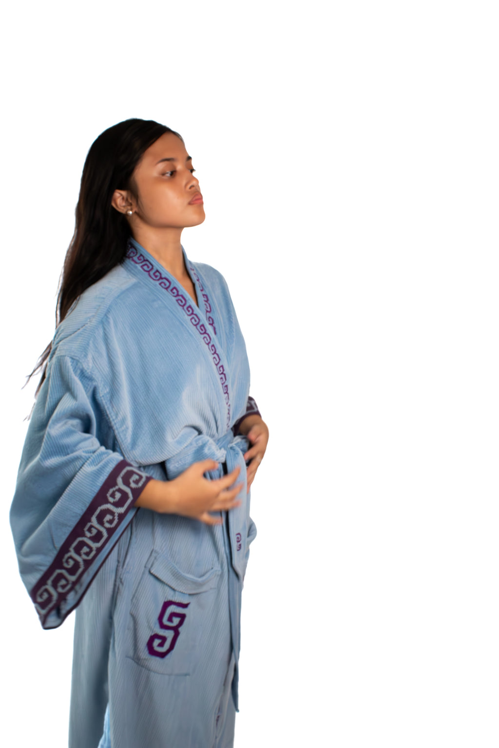 ✦ Sarimanok – Gemütlicher blauer Cord-Kimono mit handgewebtem Maranao-Stoff und Handstickerei