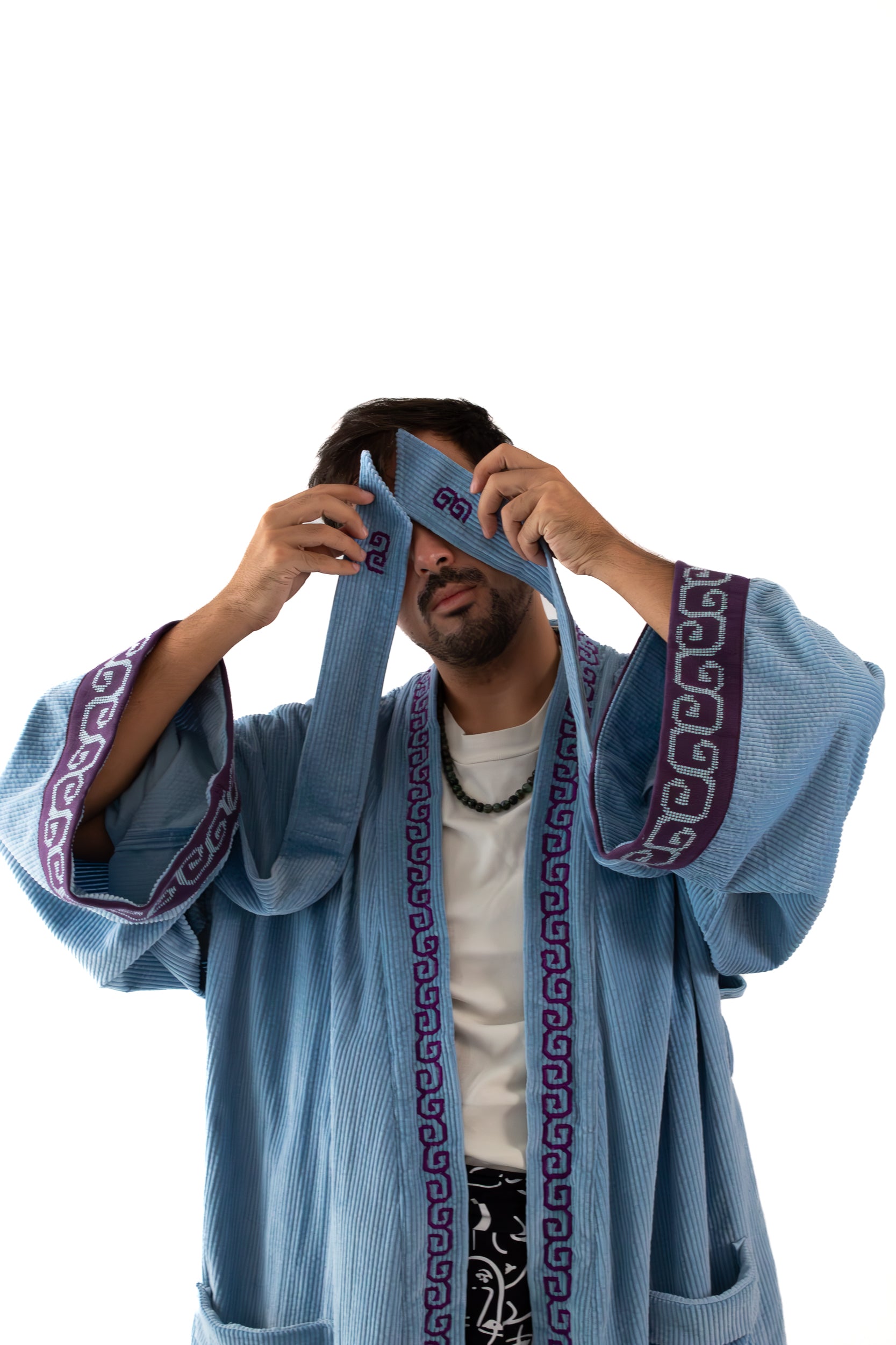 ✦ Sarimanok – Gemütlicher blauer Cord-Kimono mit handgewebtem Maranao-Stoff und Handstickerei
