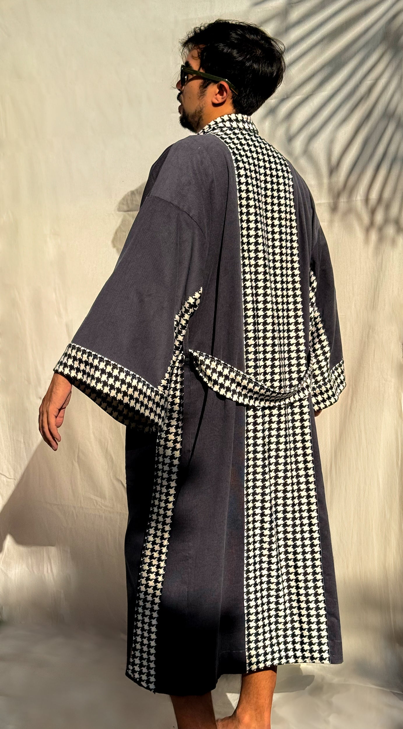 ✦ Ridge Flow - Versatile Grey Cotton Corduroy Kimono with Houndstooth Patterns