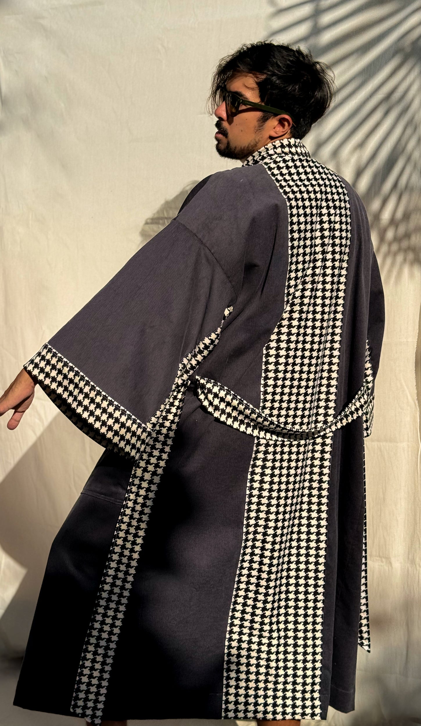✦ Ridge Flow - Versatile Grey Cotton Corduroy Kimono with Houndstooth Patterns
