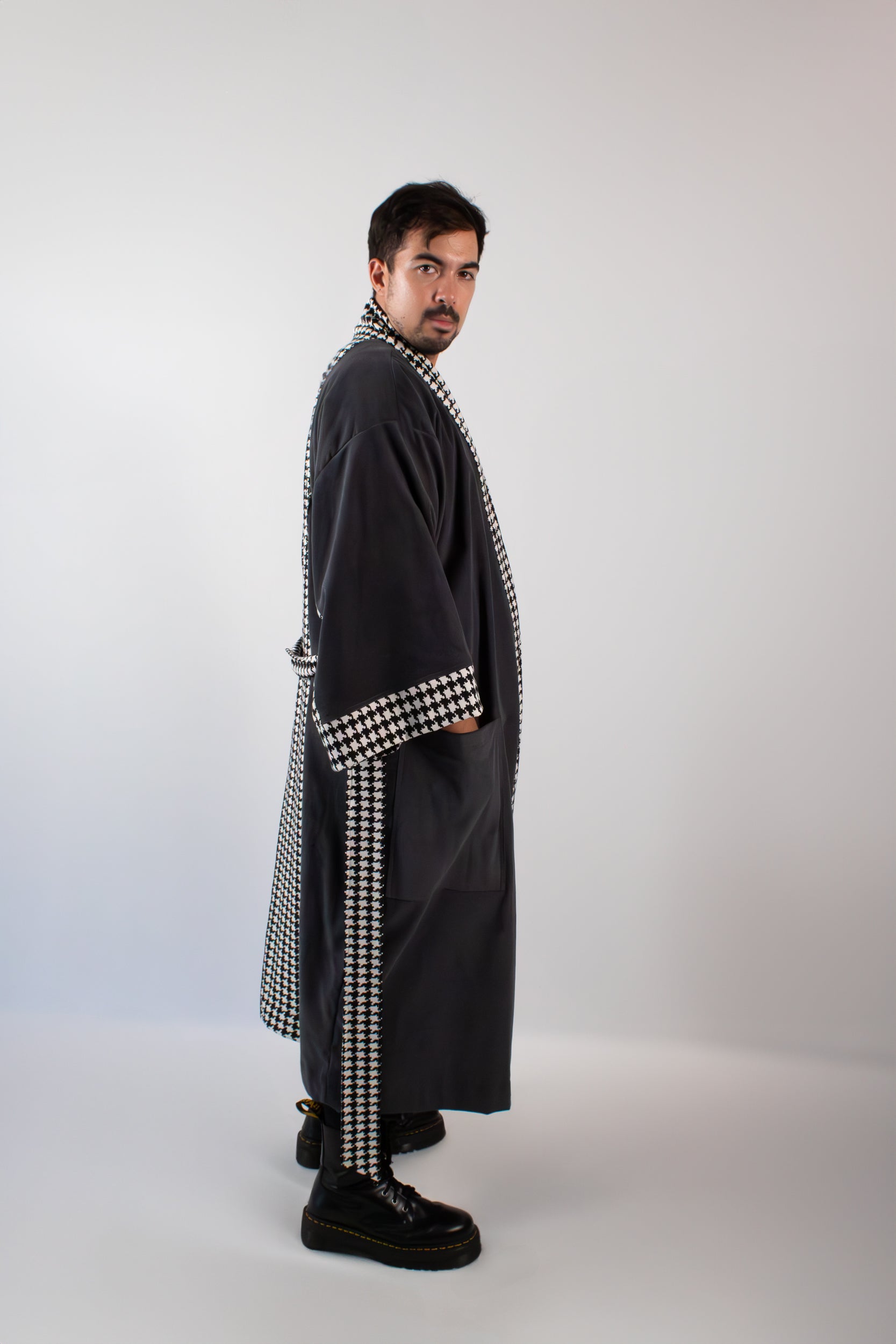 ✦ Ridge Flow - Versatile Grey Cotton Corduroy Kimono with Houndstooth Patterns
