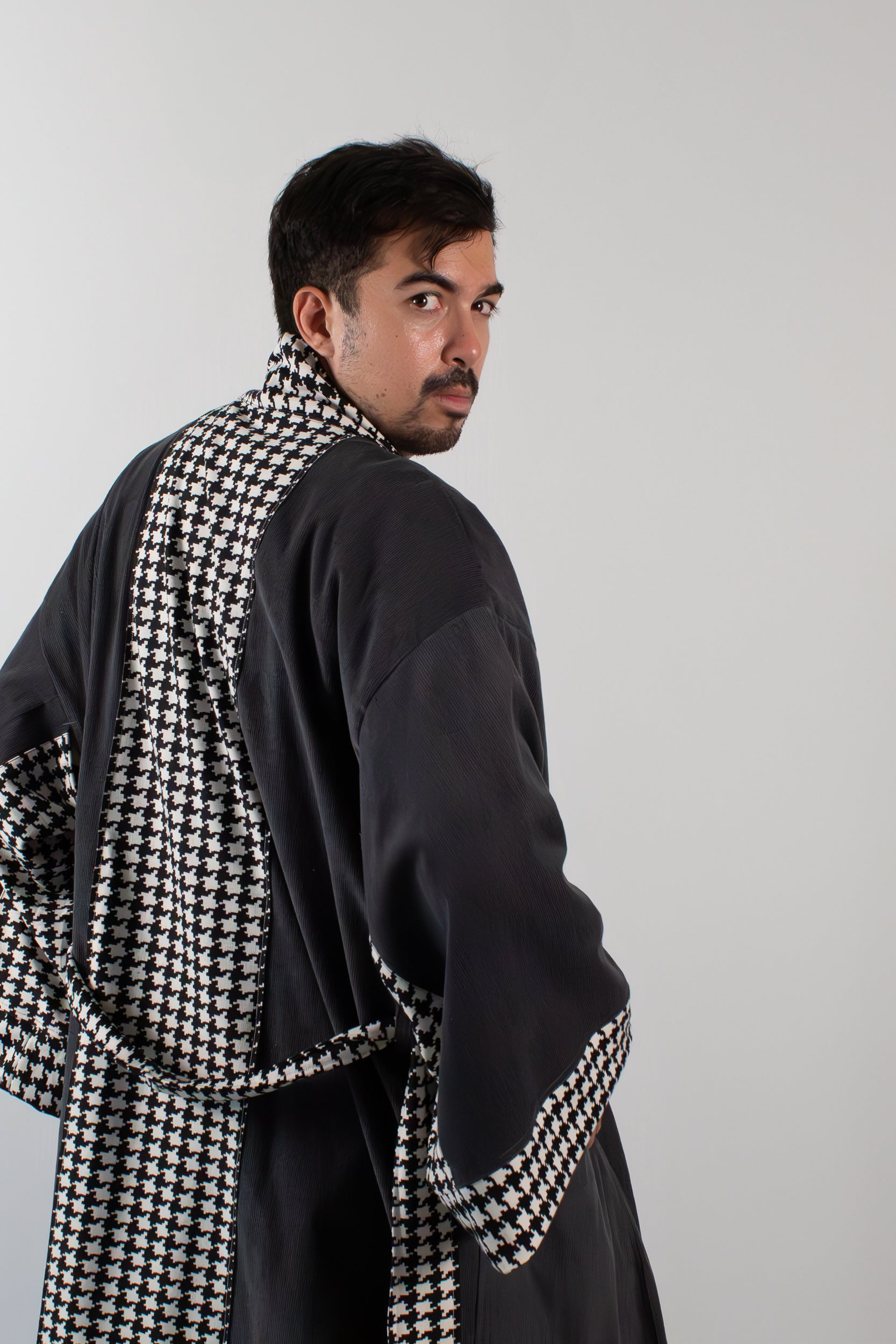 ✦ Ridge Flow - Versatile Grey Cotton Corduroy Kimono with Houndstooth Patterns