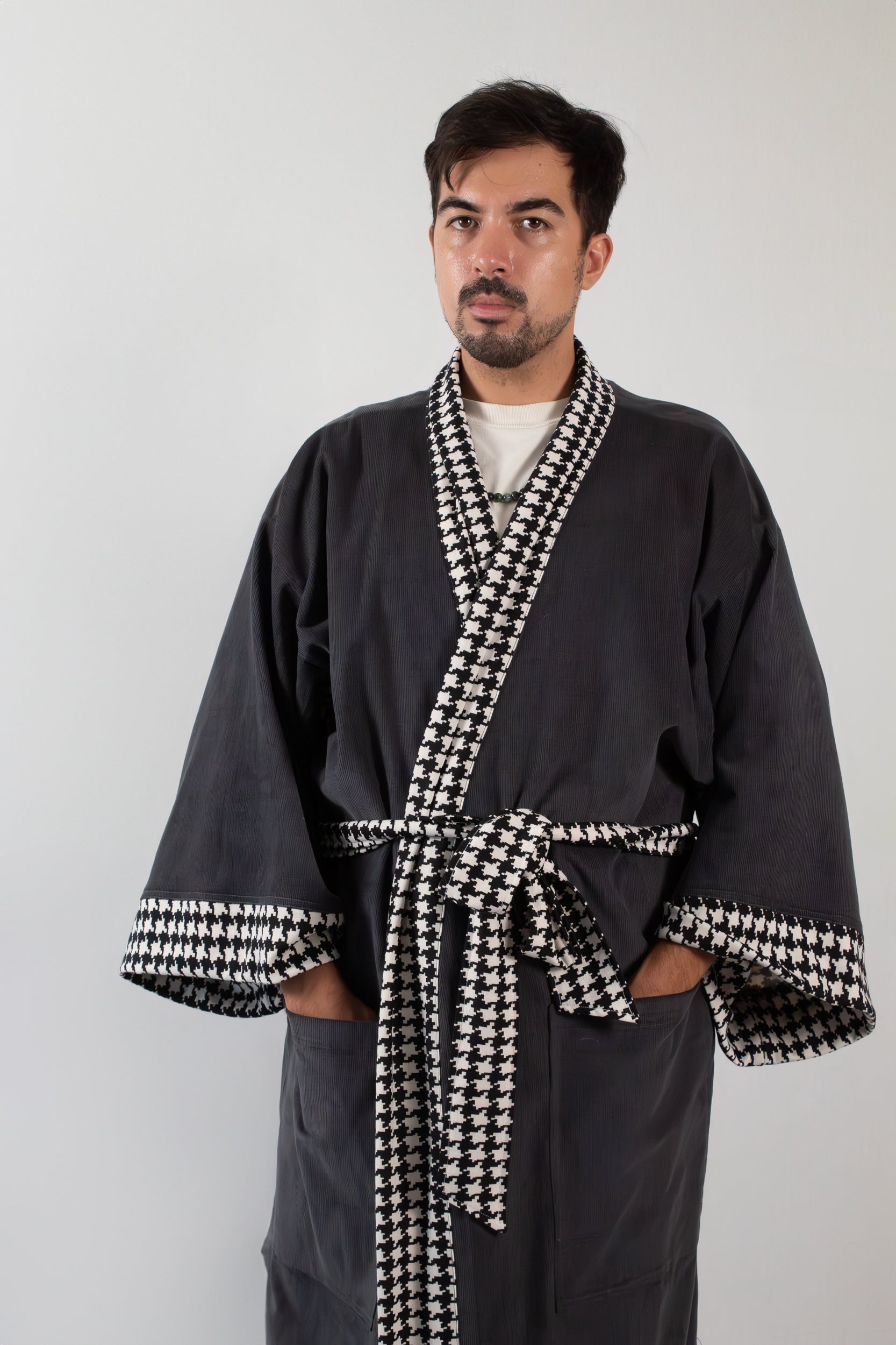 ✦ Ridge Flow - Versatile Grey Cotton Corduroy Kimono with Houndstooth Patterns