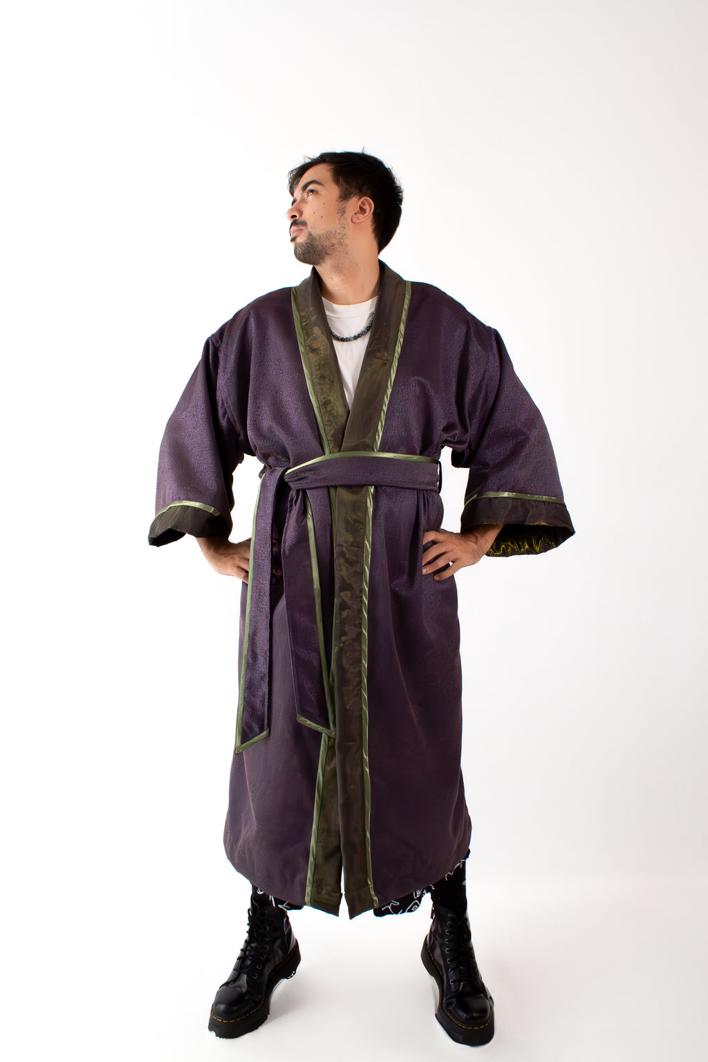 ✦ PhiNiyugan - Zweifarbiger, lila bestickter Kimono 