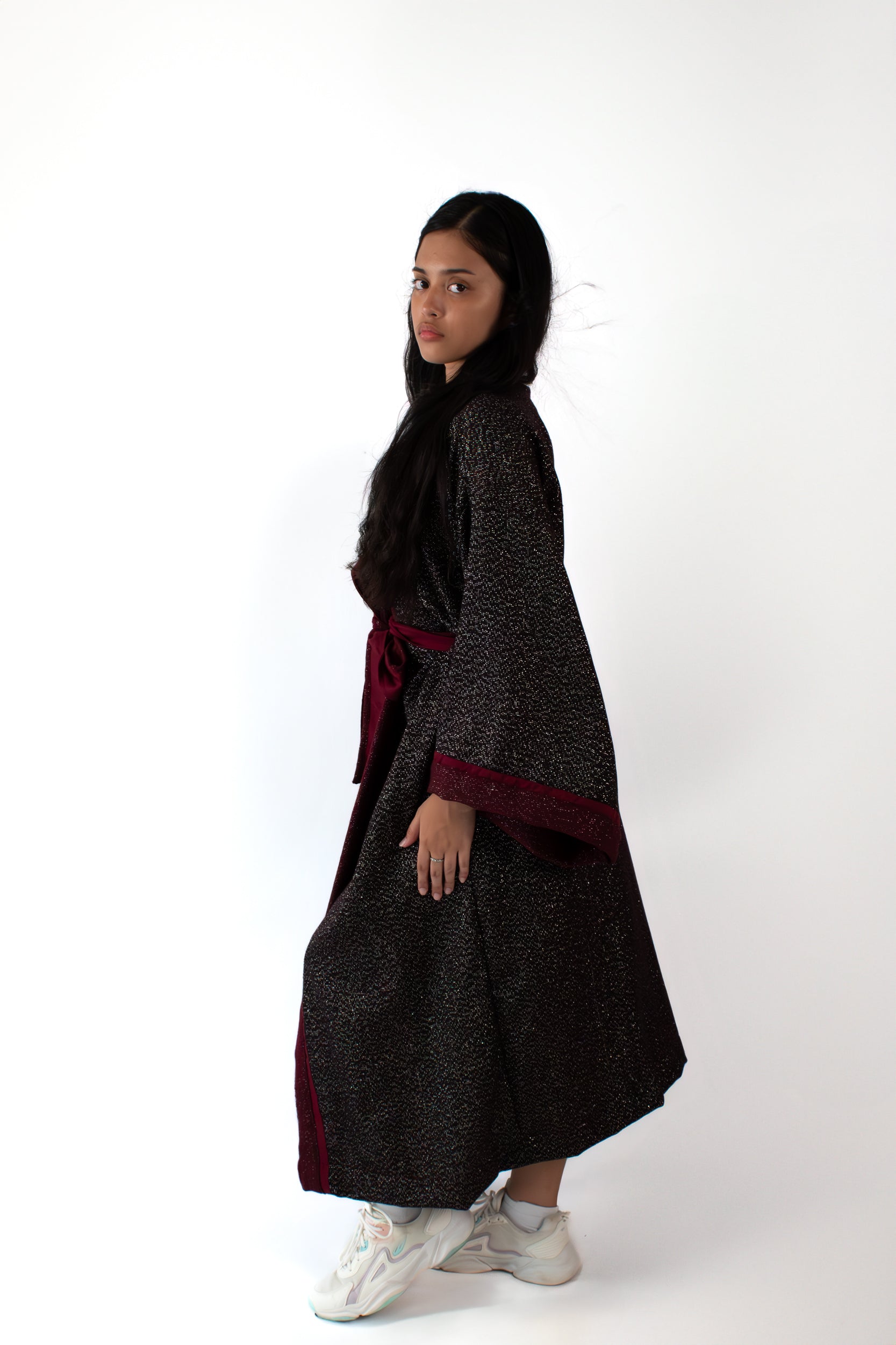 ✦ Maroon Twilight – Aufregender, funkelnder und glamouröser Kimono