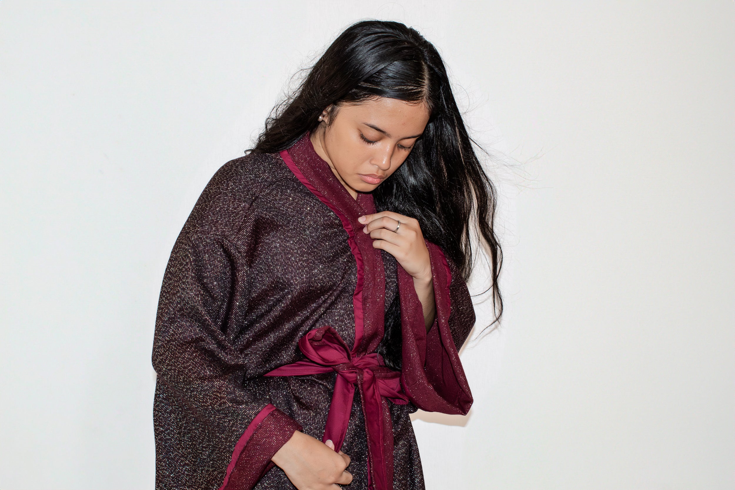 ✦ Maroon Twilight – Aufregender, funkelnder und glamouröser Kimono