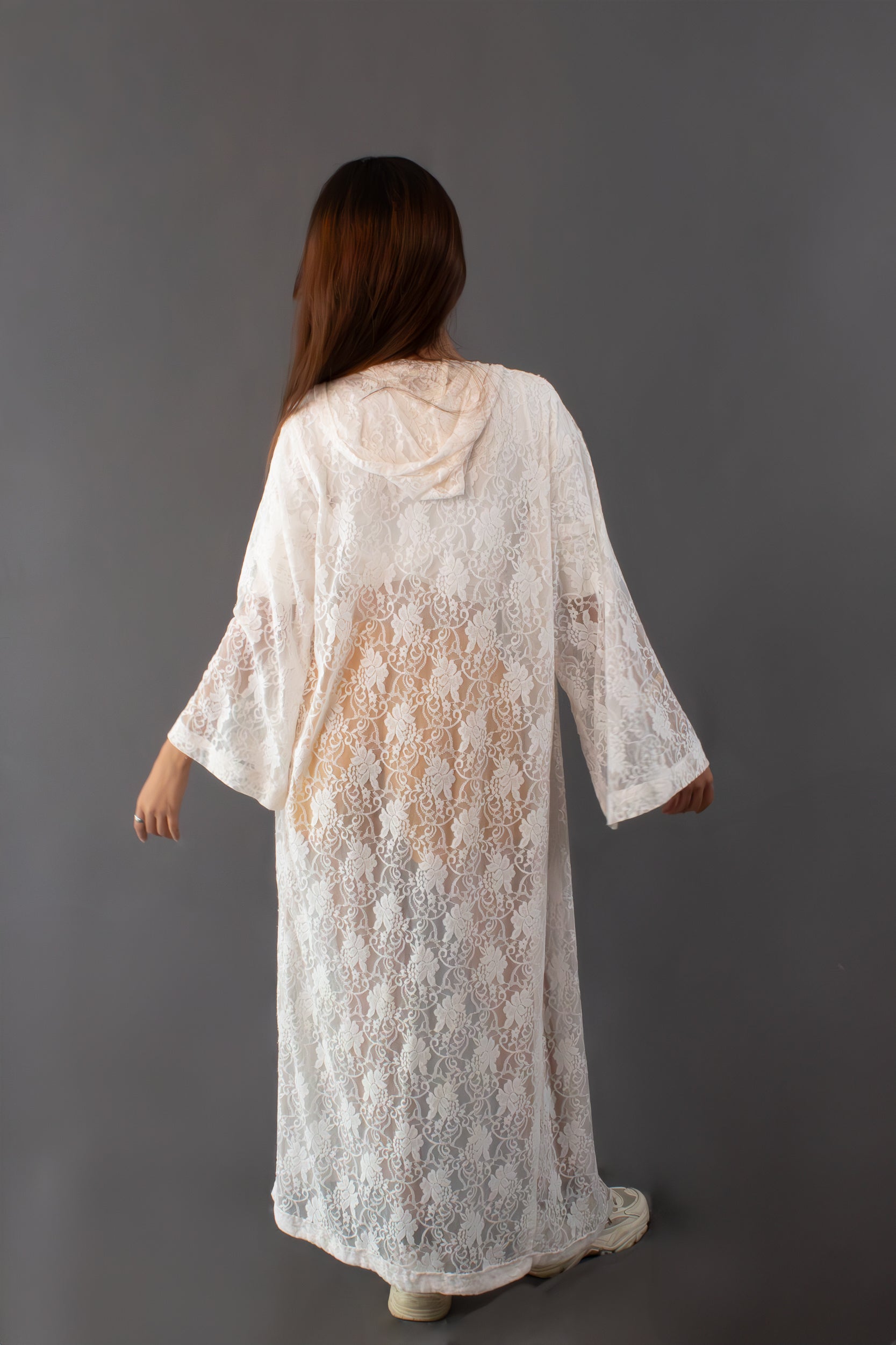 ✦ Lace Grace - Leichte Spitzenkimonos mit Kapuze