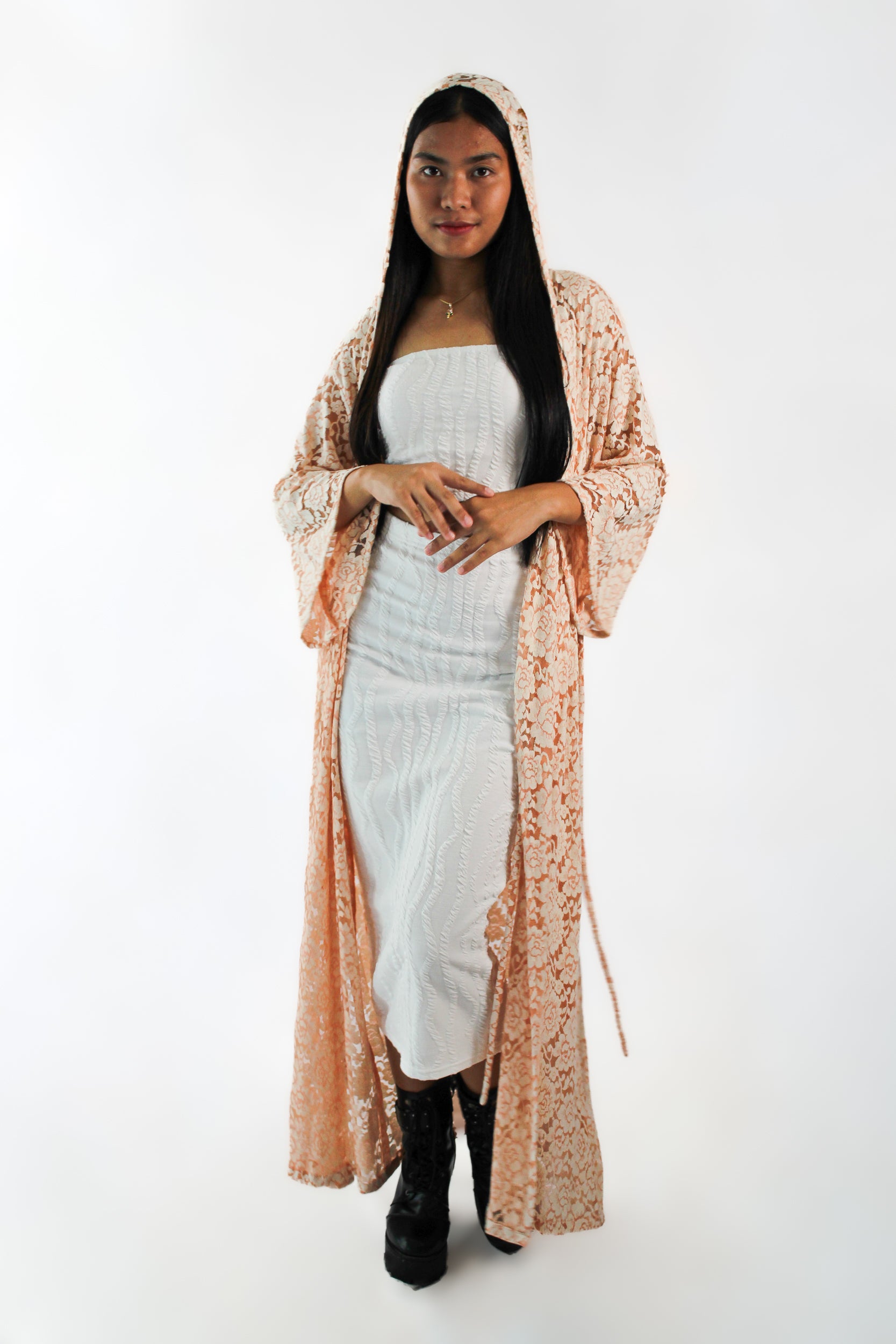 ✦ Lace Grace - Leichte Spitzenkimonos mit Kapuze