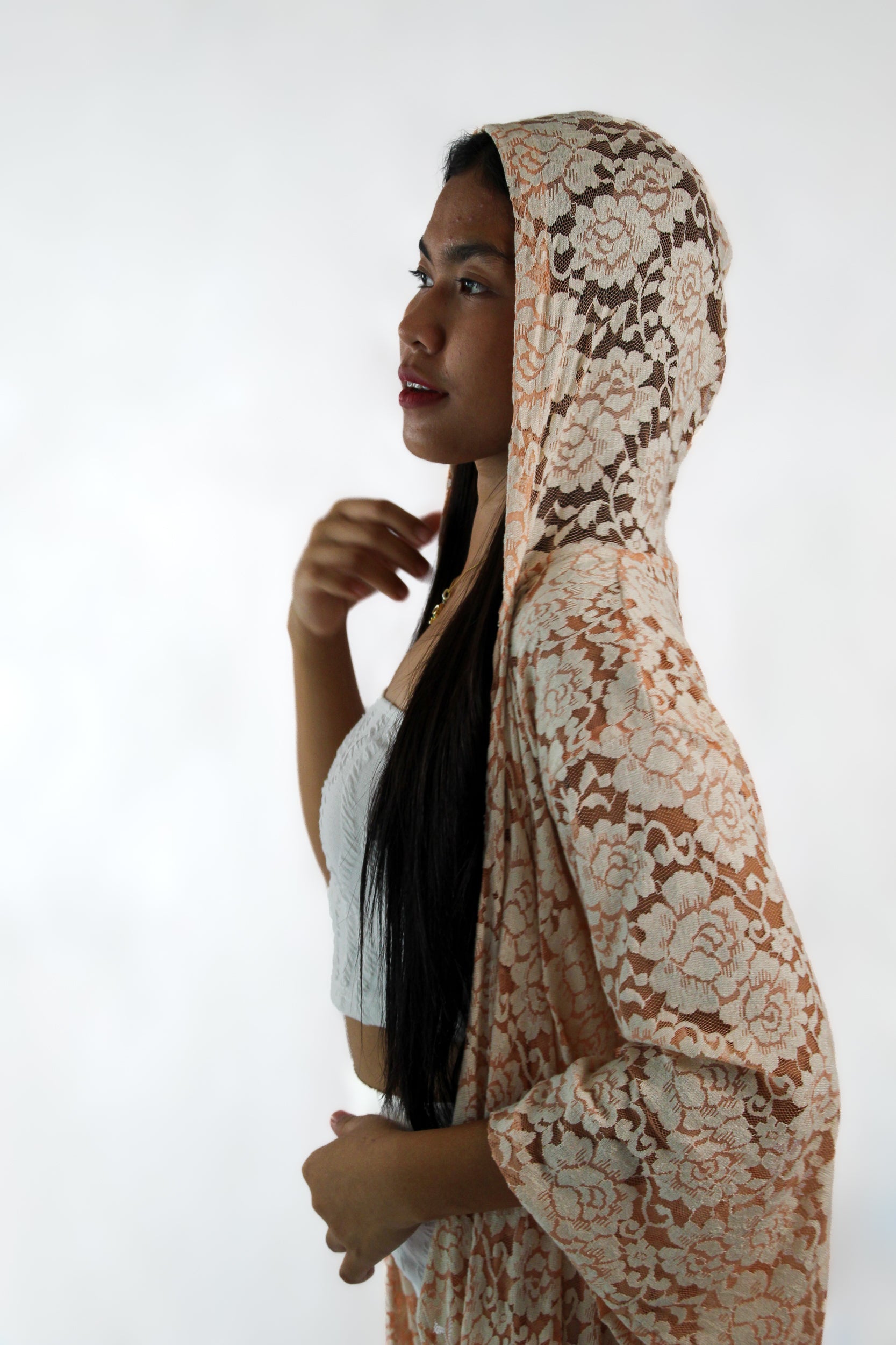 ✦ Lace Grace - Leichte Spitzenkimonos mit Kapuze