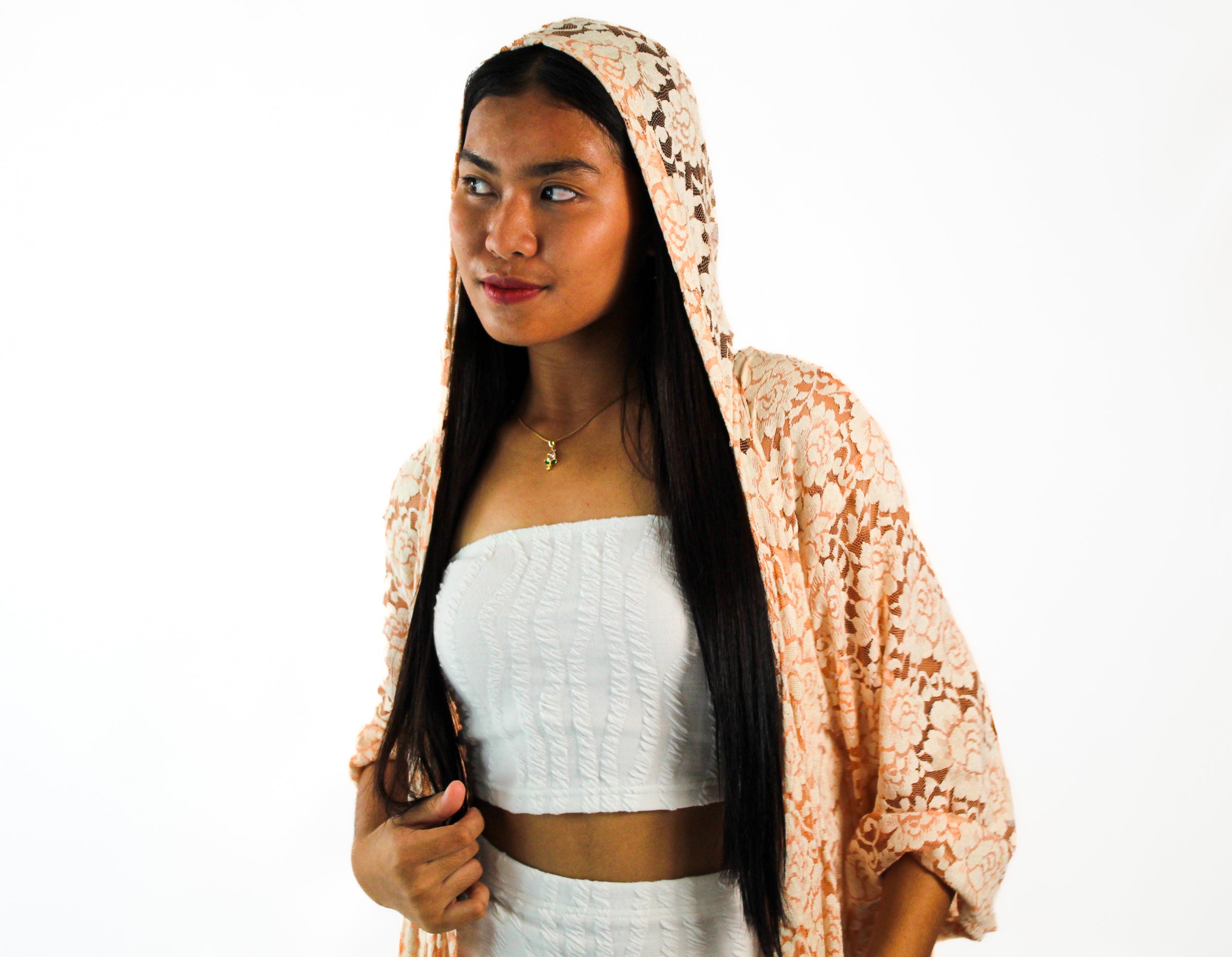 ✦ Lace Grace - Leichte Spitzenkimonos mit Kapuze