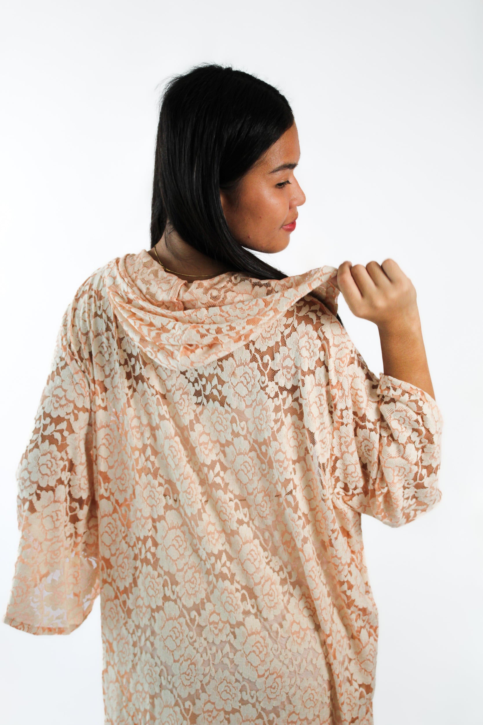 ✦ Lace Grace - Leichte Spitzenkimonos mit Kapuze