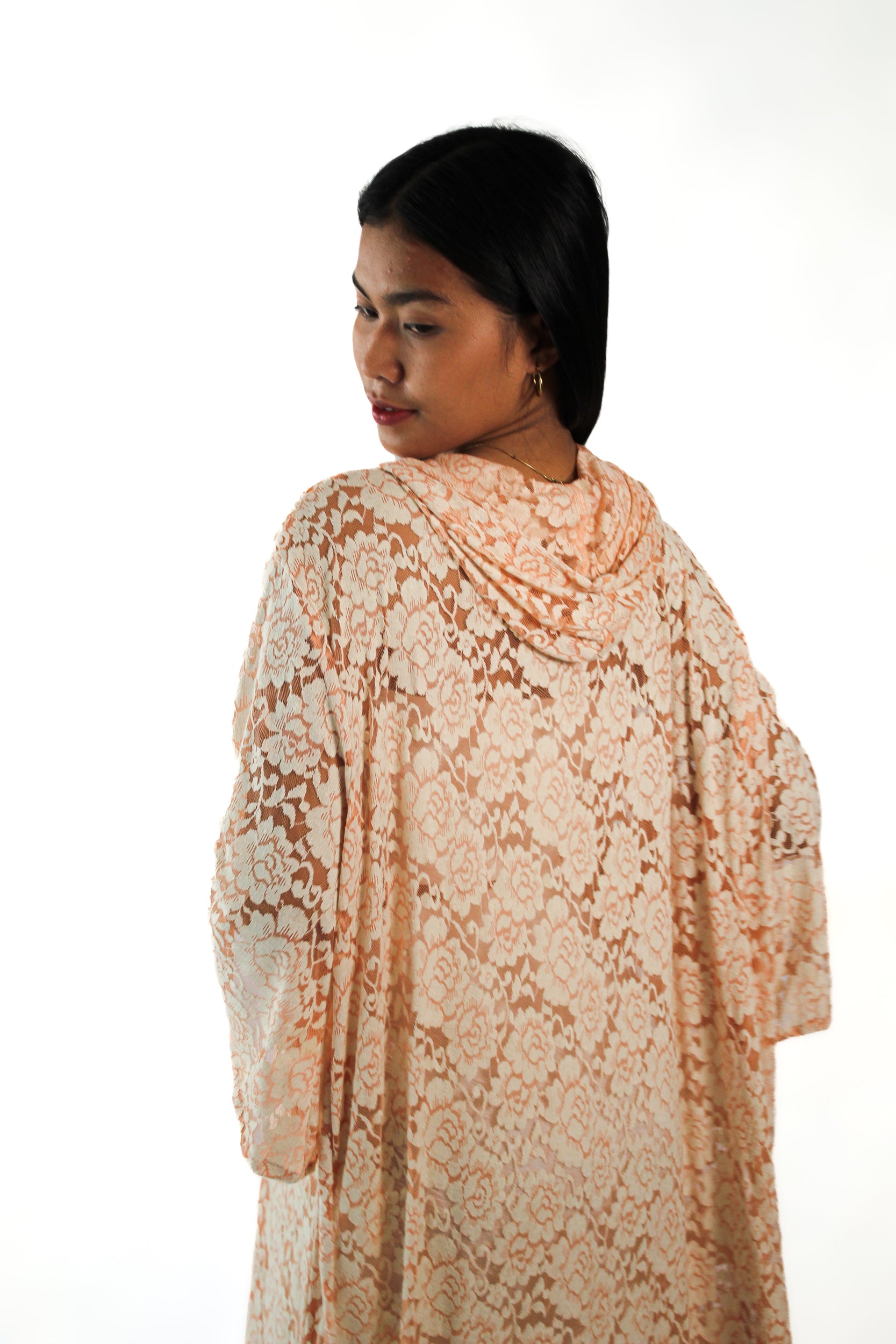 ✦ Lace Grace - Leichte Spitzenkimonos mit Kapuze