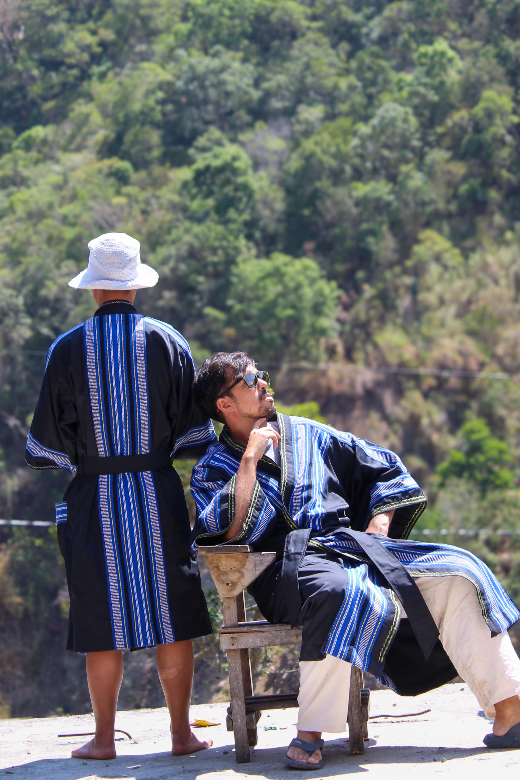 ✦ Baguio Asul – Kraftvoller blauer Kimono mit authentischem philippinischen handgewebten Stoff