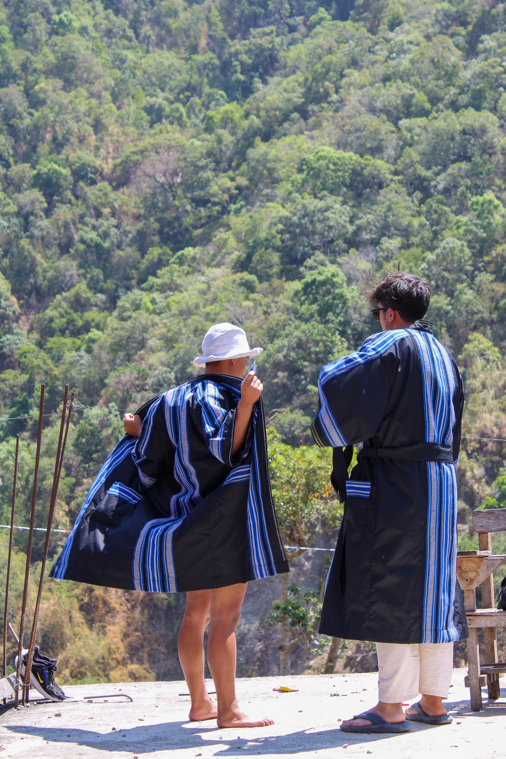 ✦ Baguio Asul – Kraftvoller blauer Kimono mit authentischem philippinischen handgewebten Stoff