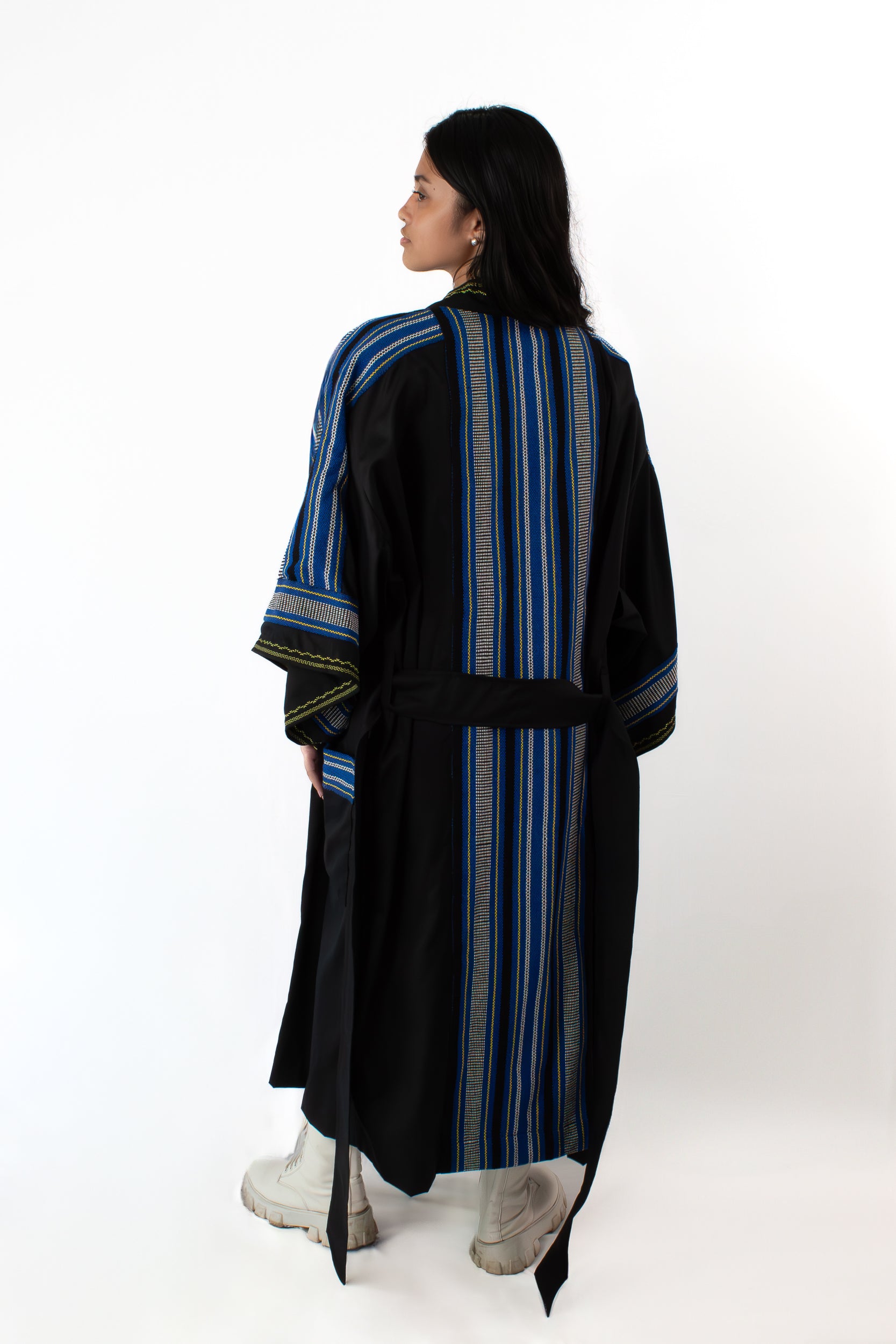✦ Baguio Asul – Kraftvoller blauer Kimono mit authentischem philippinischen handgewebten Stoff