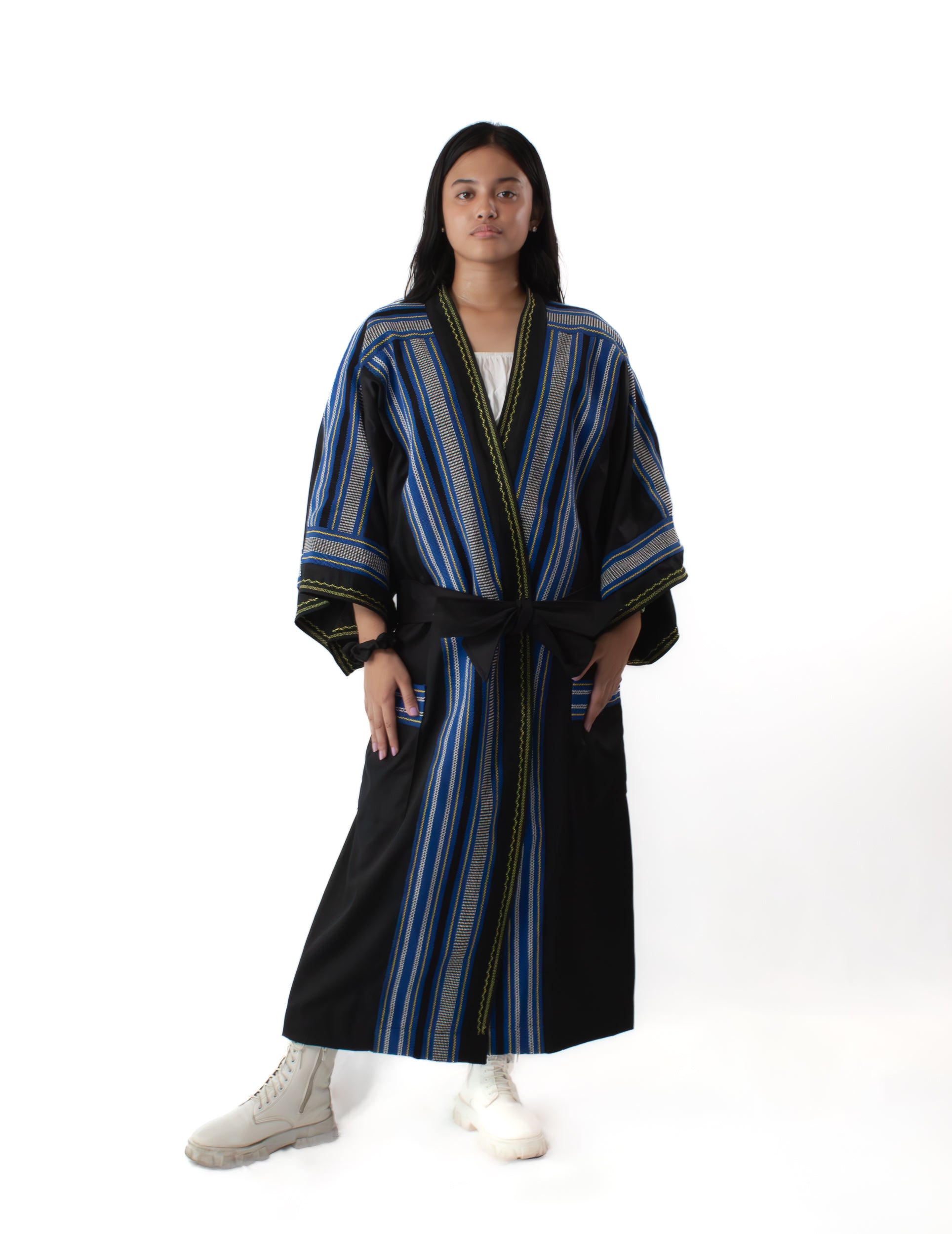 ✦ Baguio Asul – Kraftvoller blauer Kimono mit authentischem philippinischen handgewebten Stoff