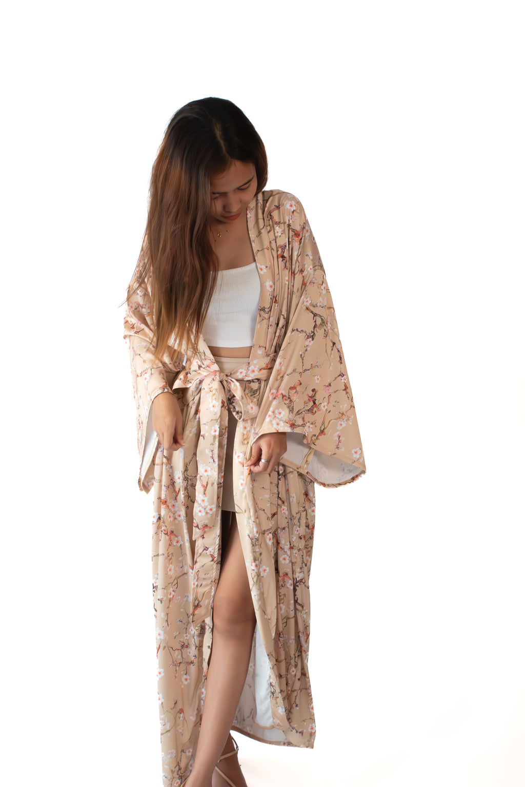 ✦ Silk Ember – Glatter und langer luxuriöser Seidenkimono mit Blumenmuster