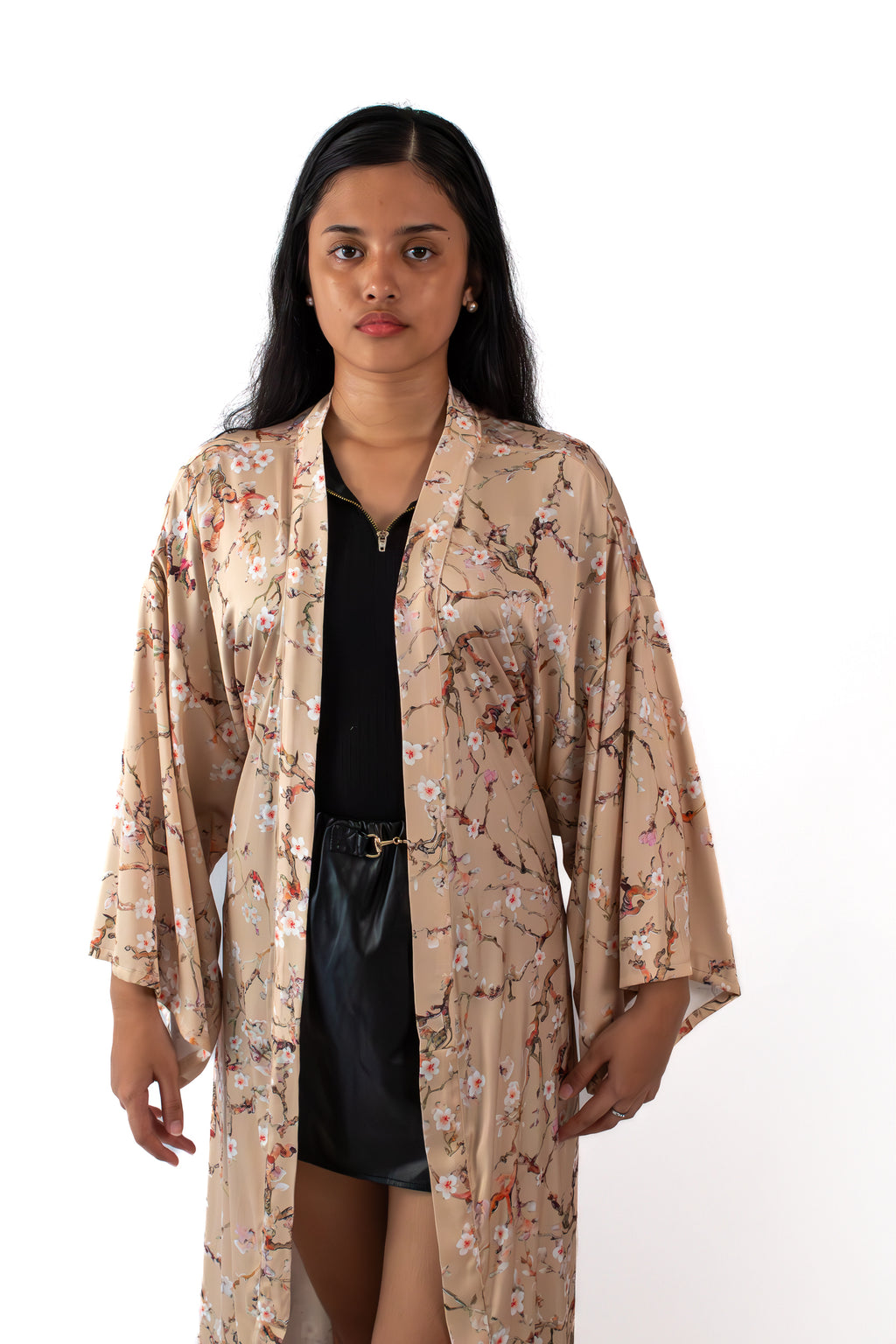 ✦ Silk Ember – Glatter und langer luxuriöser Seidenkimono mit Blumenmuster