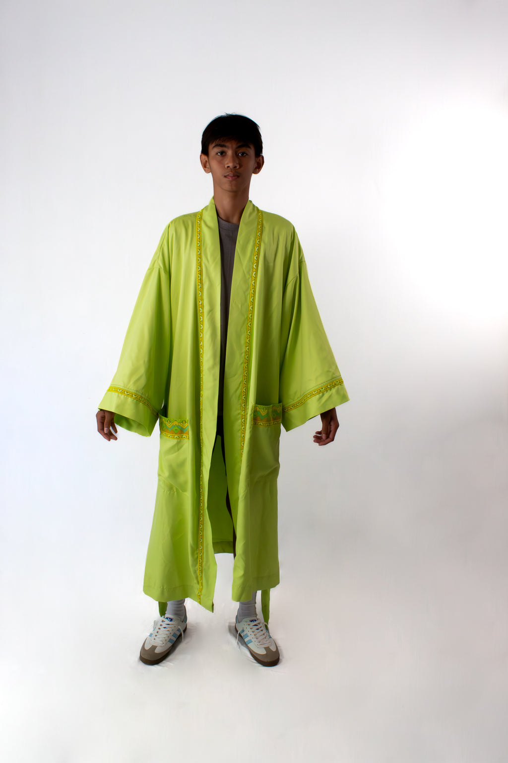 ✦ Luntiang Glow – breiter Kimono in Neongrün mit Malong-Print-Artwork