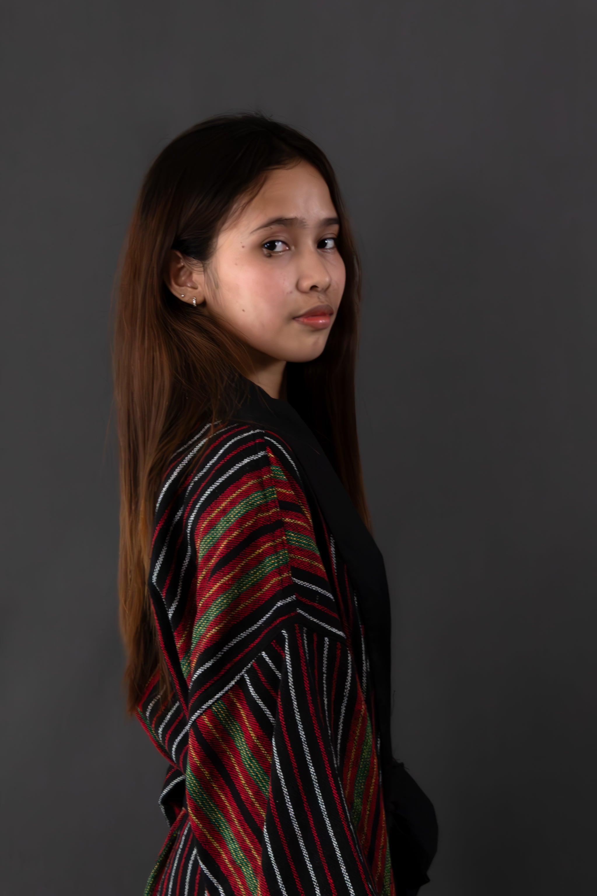 ✦ Tulay Wind - Ethno-Kimono mit schwarzen und roten Streifen