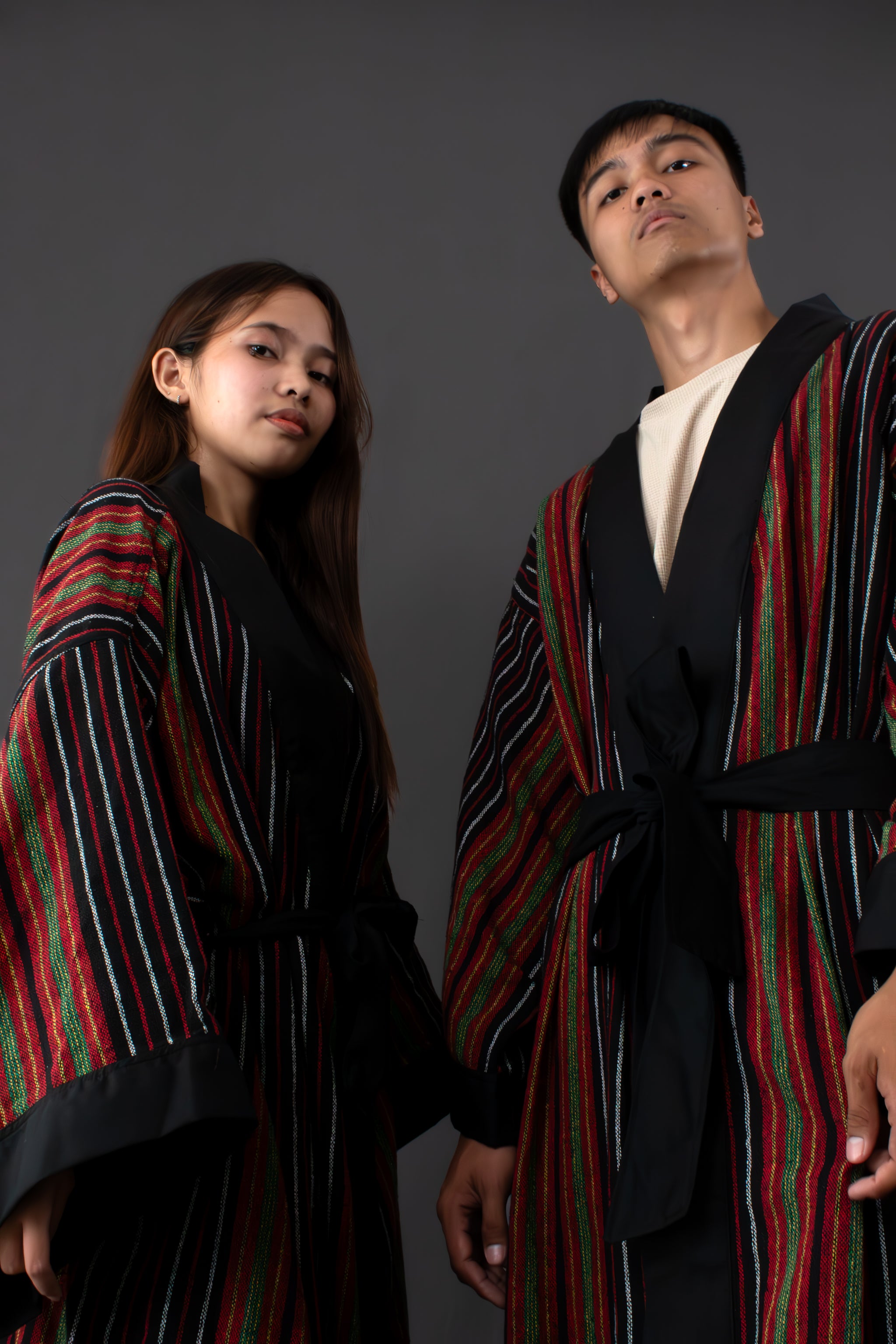 ✦ Tulay Wind - Ethno-Kimono mit schwarzen und roten Streifen