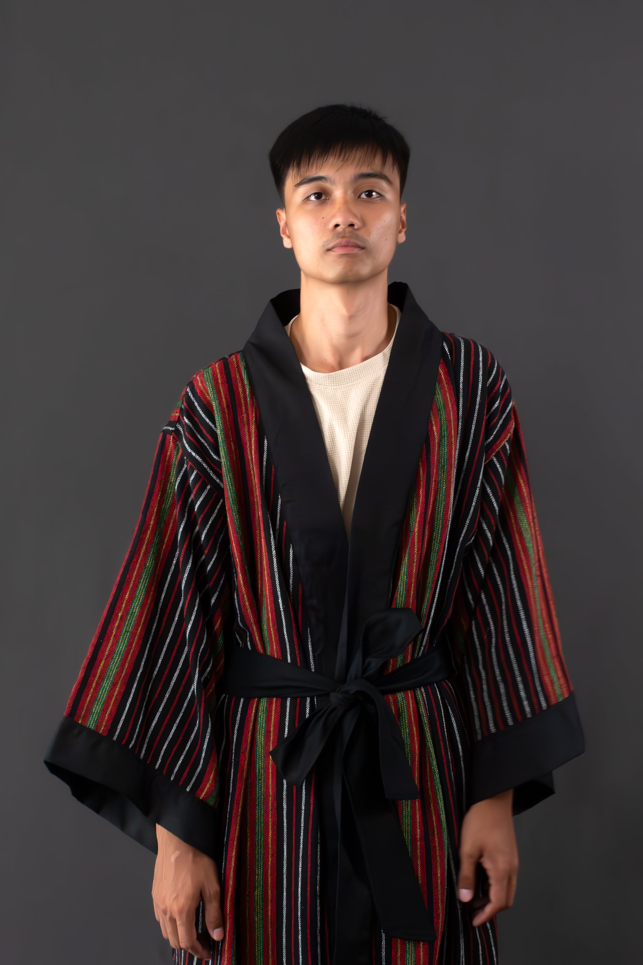 ✦ Tulay Wind - Ethno-Kimono mit schwarzen und roten Streifen