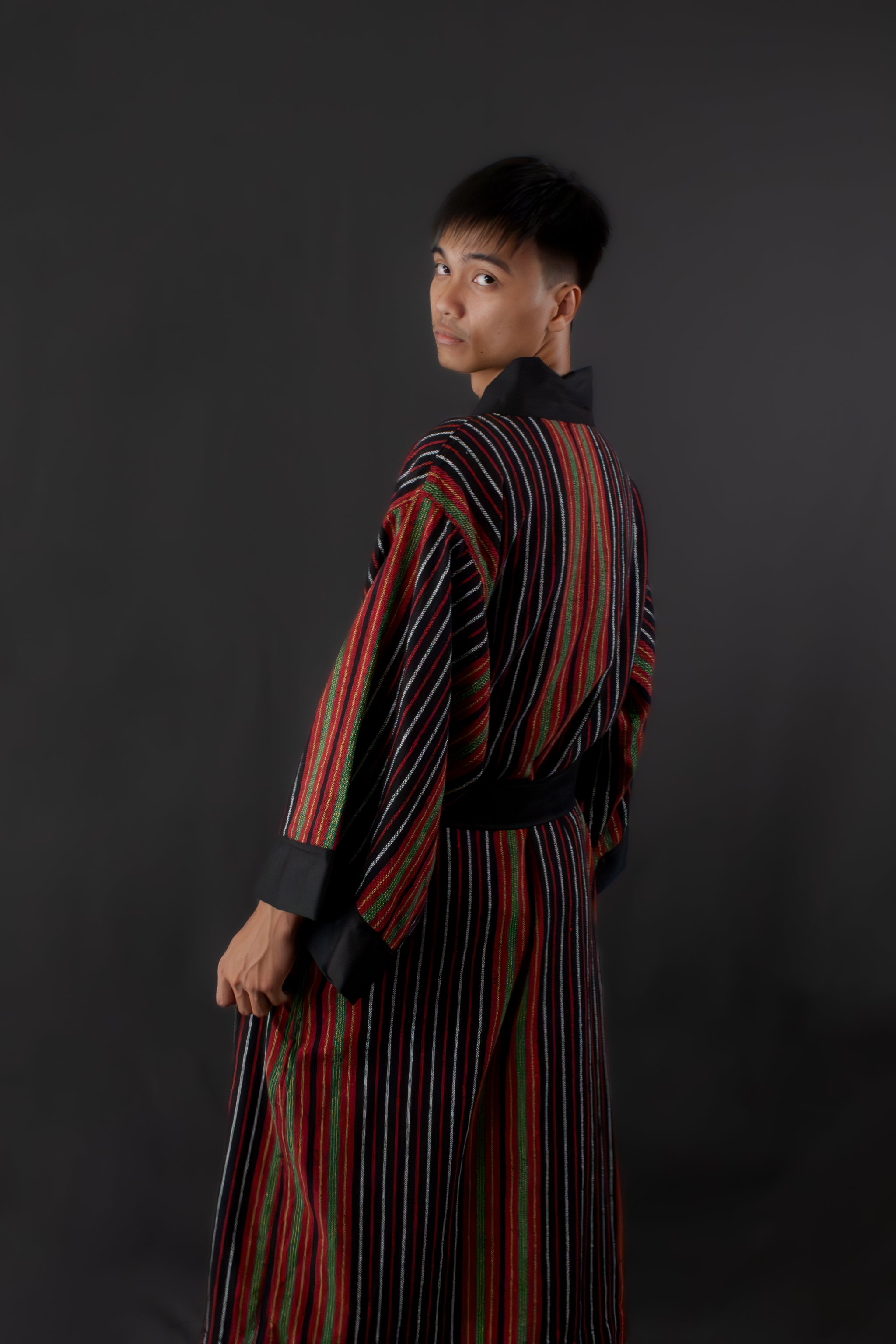 ✦ Tulay Wind - Ethno-Kimono mit schwarzen und roten Streifen