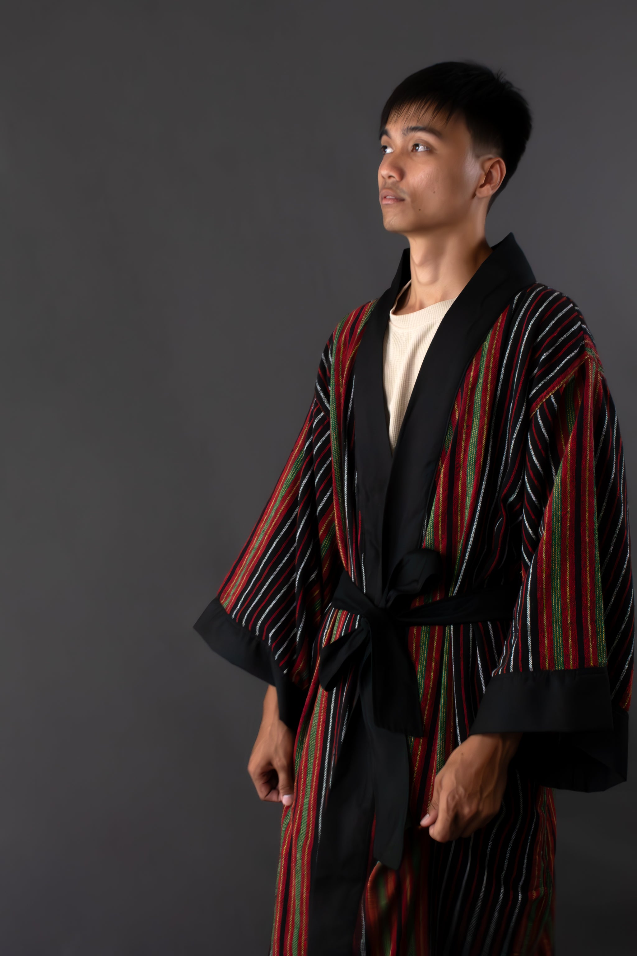 ✦ Tulay Wind - Ethno-Kimono mit schwarzen und roten Streifen