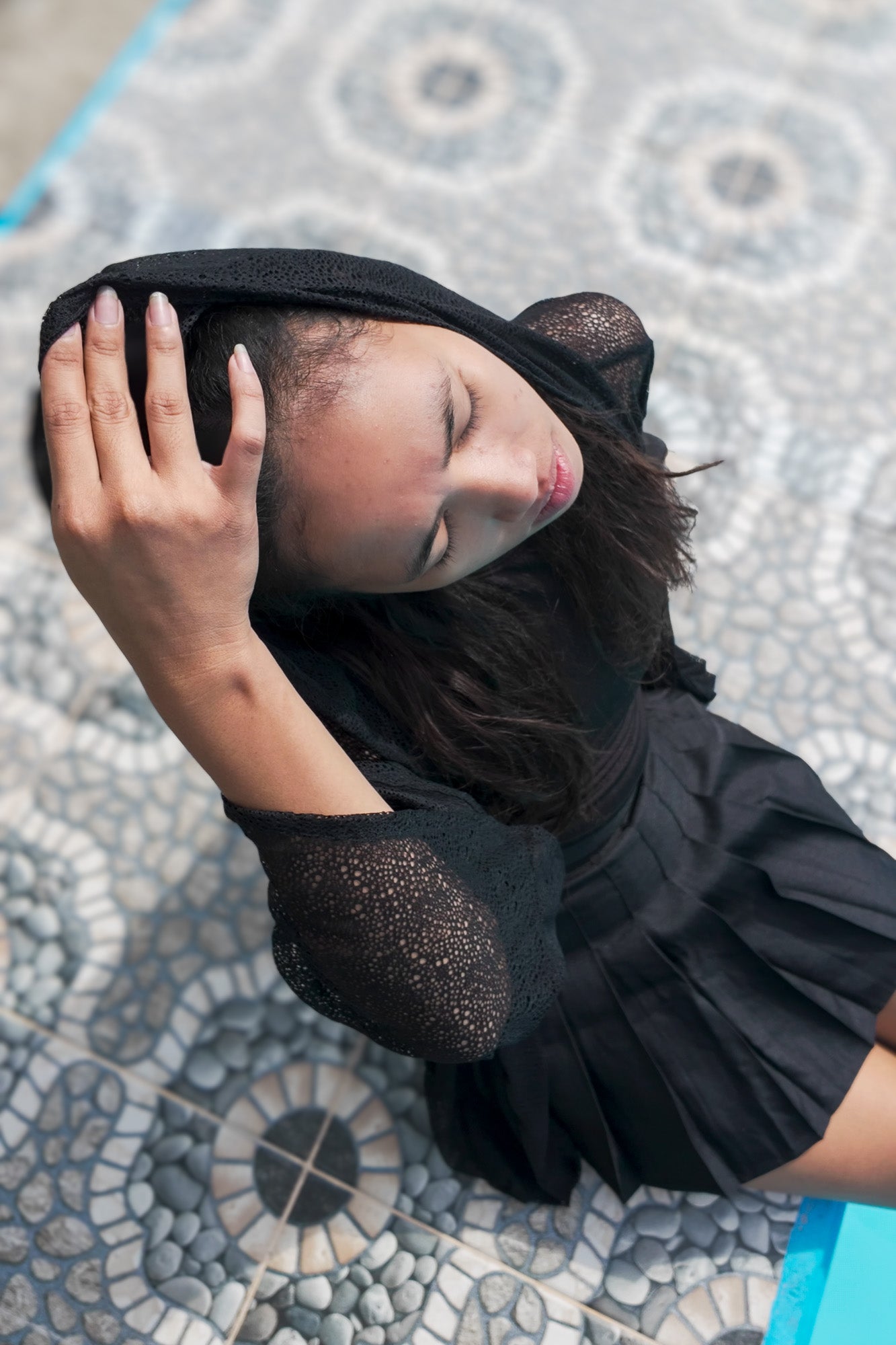 ✦ Moonlit Veil – Leichter schwarzer Kimono mit offenem Gewebe und Kapuze