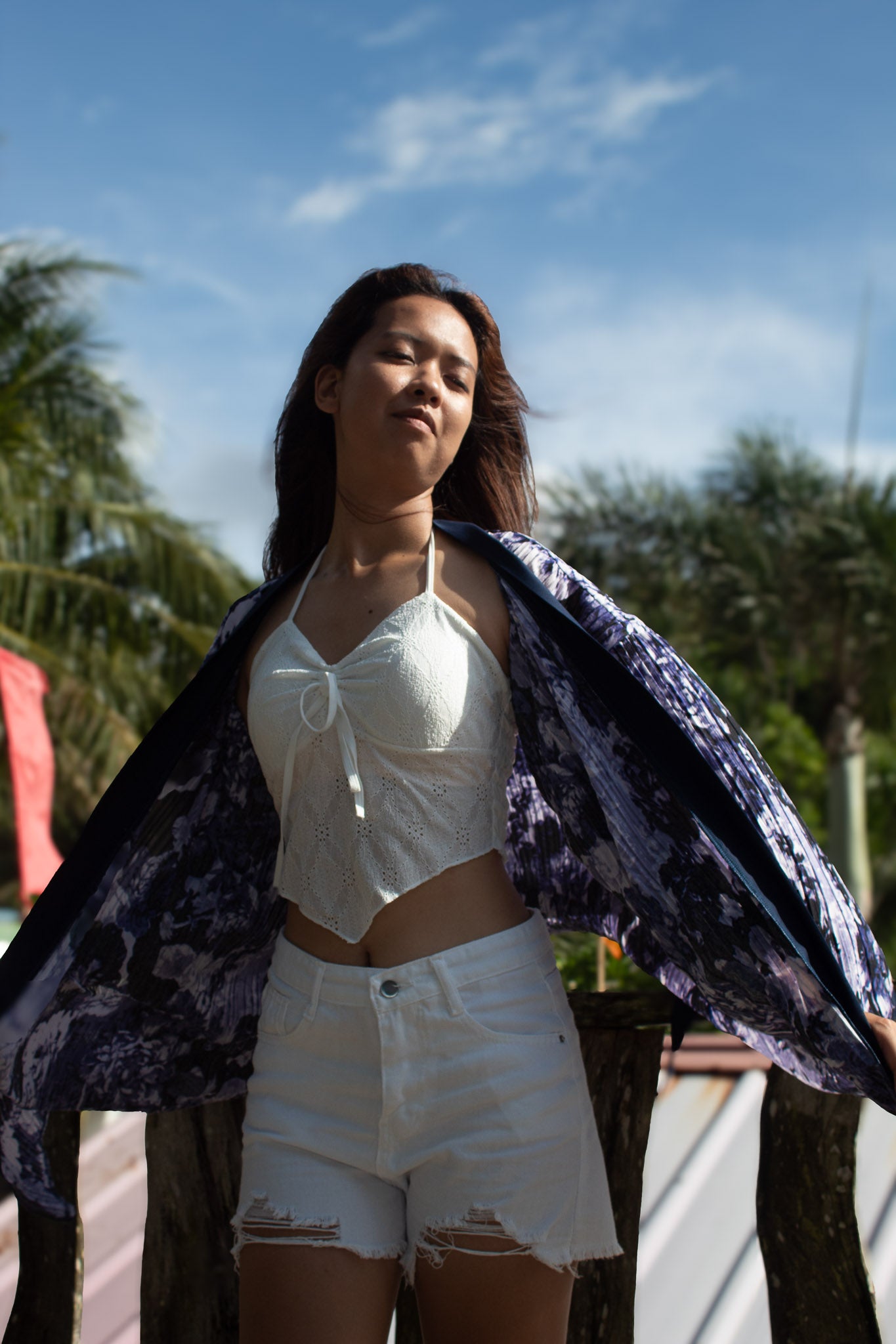 ✦ Petal Storm – Pleated Short Kimono with Abstract Floral Texture and Navy Blue Base