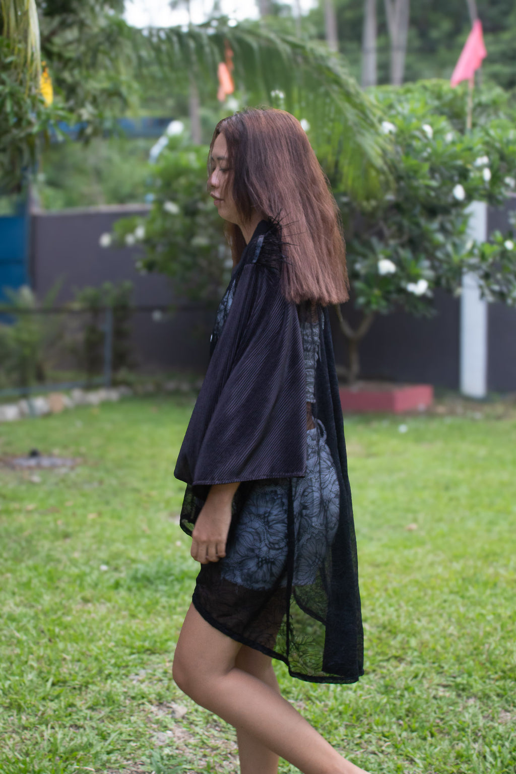 ✦ Feather Eclipse – Black Sheer Lace Kimono with Pleated Sleeves and Feathered Shoulders