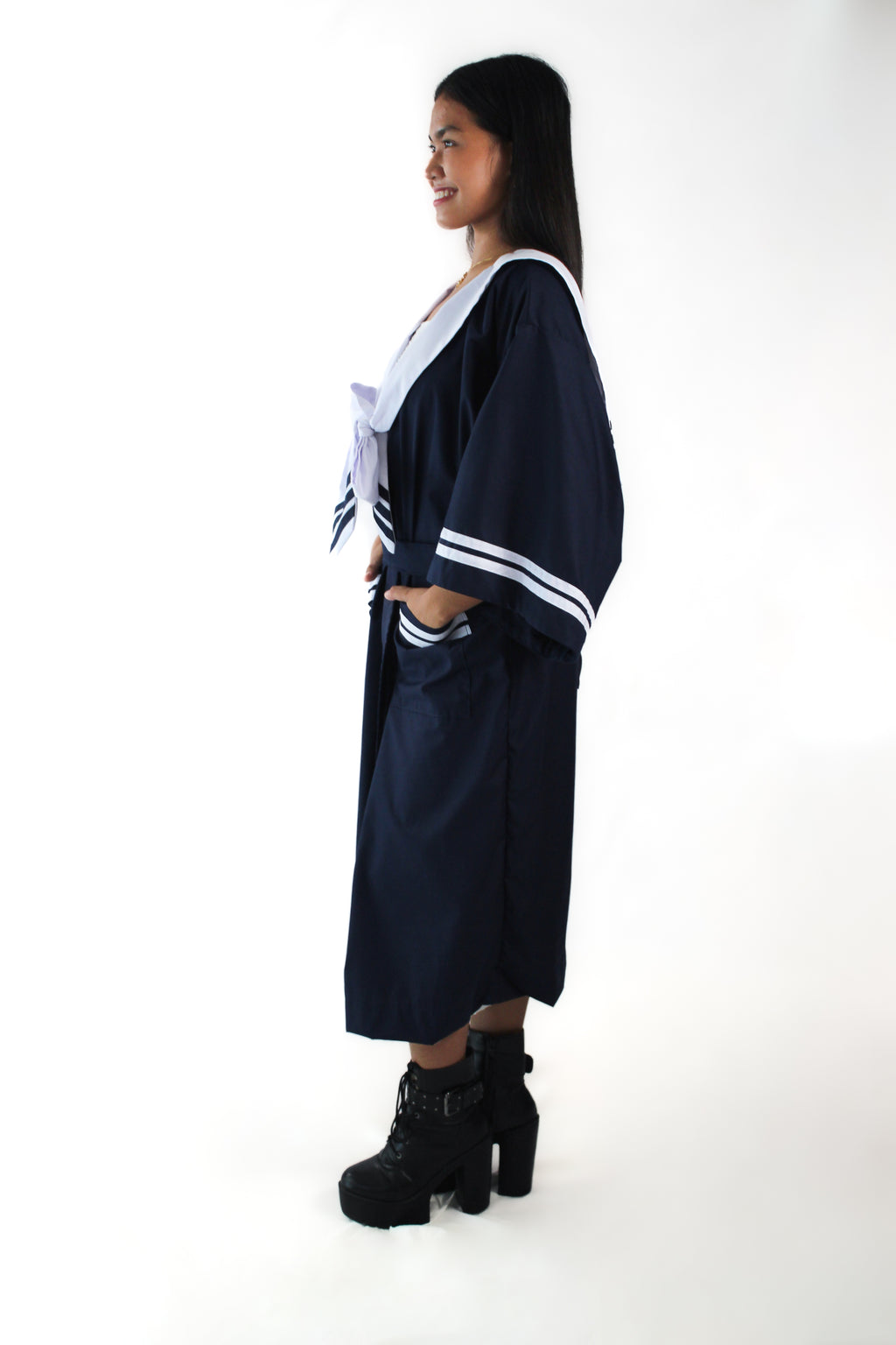 ✦ Valor's Echo - Marineblauer und weißer Kimono im Matrosenstil mit „Daumen hoch“-Stickerei 