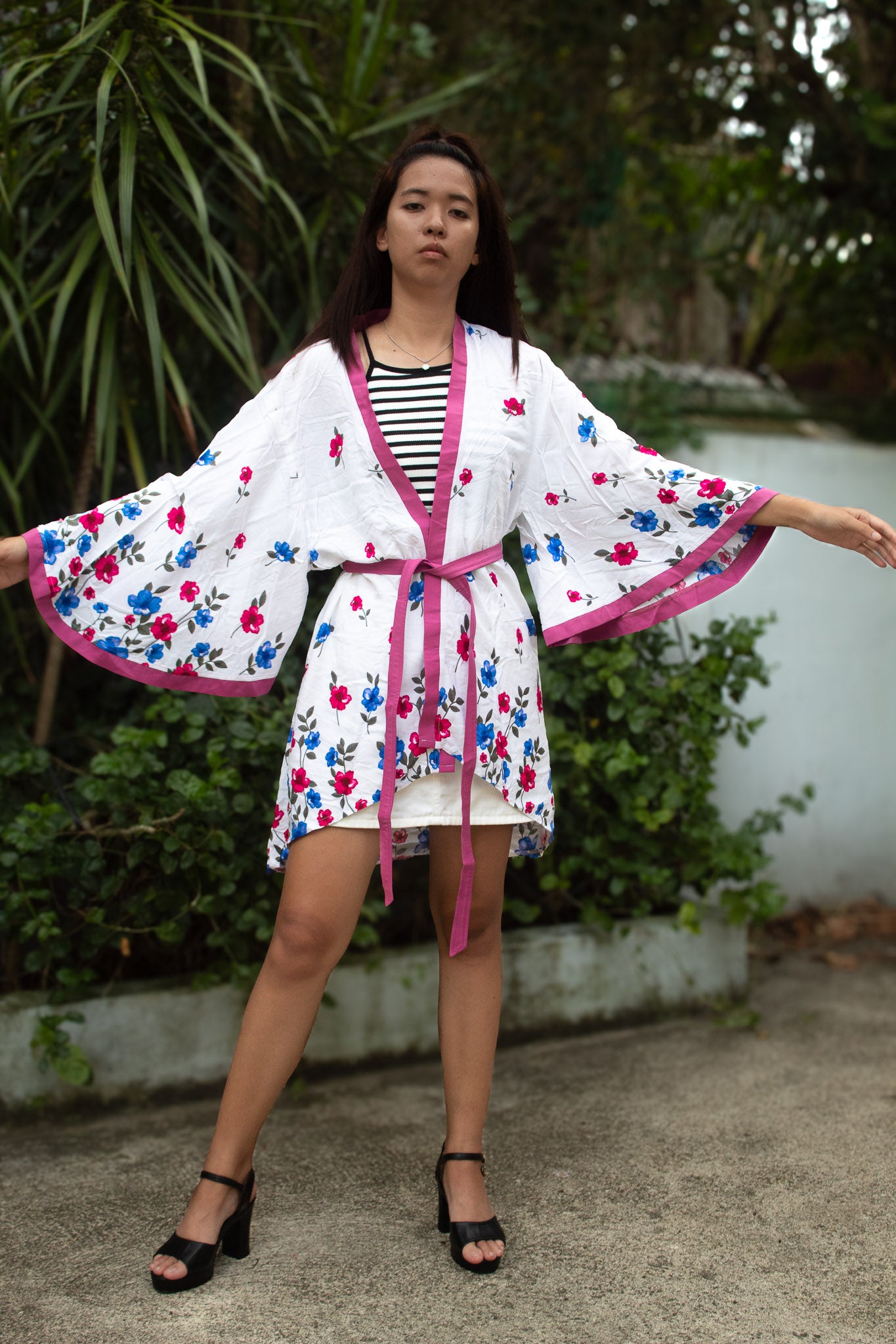 ✦ Bloomtrail Butterfly (Short) – White Cotton Kimono with Floral Motifs in Matching Accents and Butterfly Sleeves