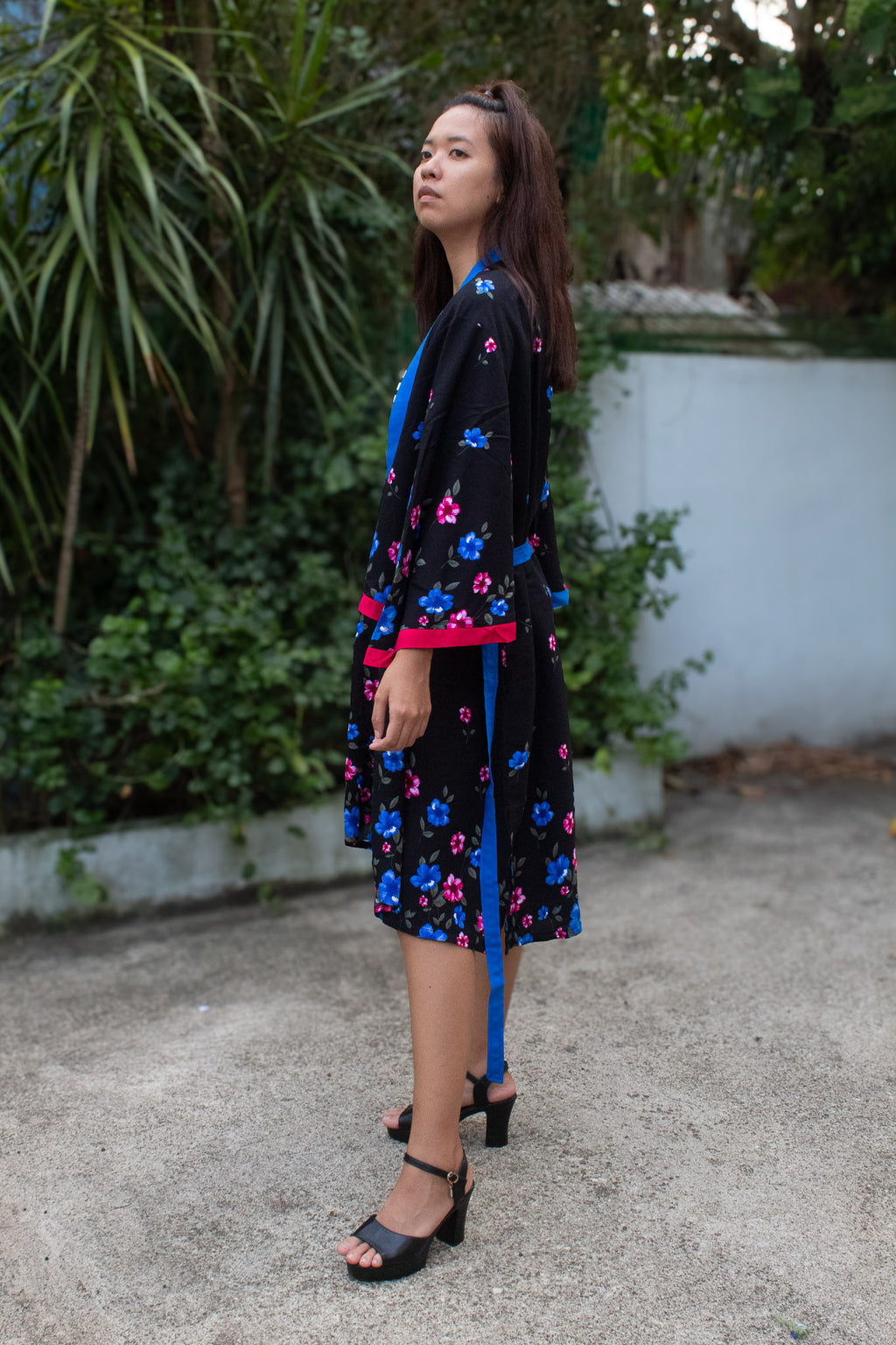 ✦ Midnight Florescence – Floral-Printed Black Cotton Kimono
