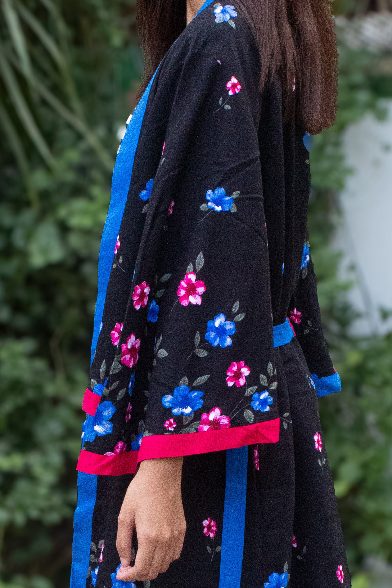 ✦ Midnight Florescence – Floral-Printed Black Cotton Kimono