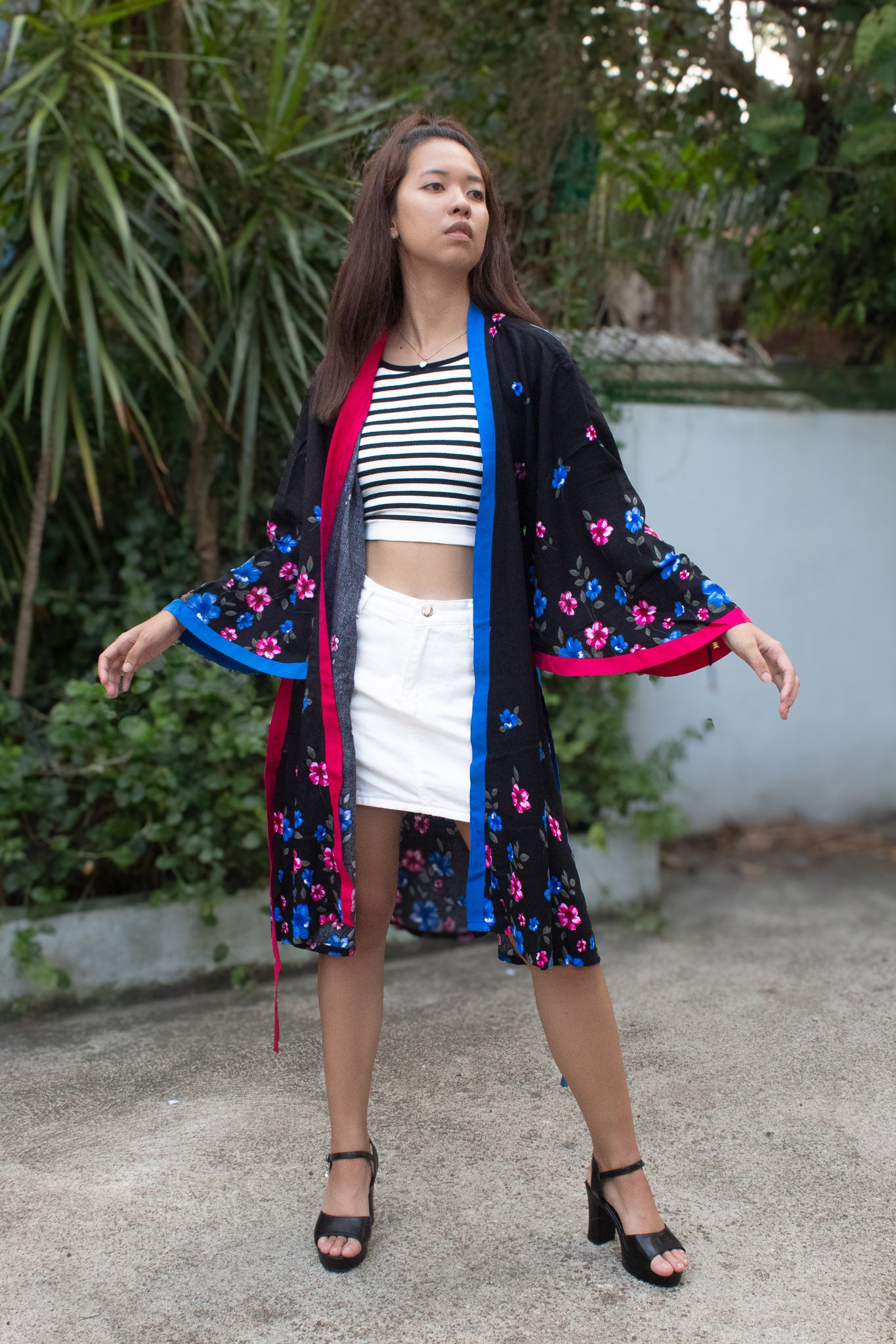 ✦ Midnight Florescence – Floral-Printed Black Cotton Kimono