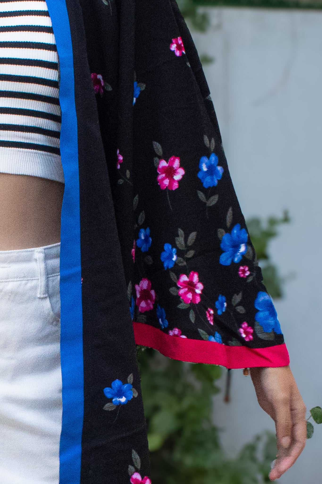 ✦ Midnight Florescence – Floral-Printed Black Cotton Kimono