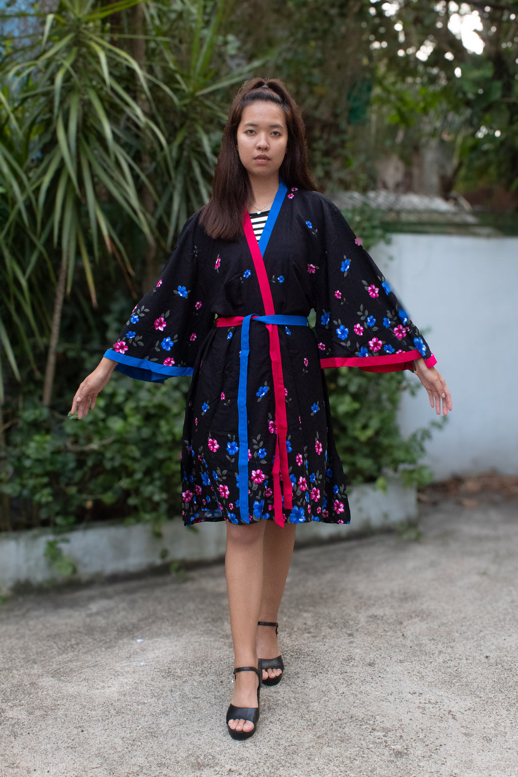 ✦ Midnight Florescence – Floral-Printed Black Cotton Kimono