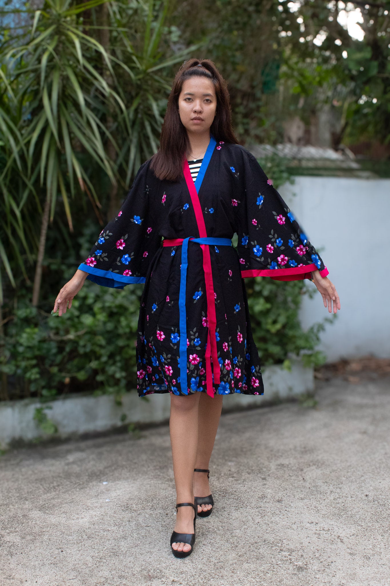 ✦ Midnight Florescence – Floral-Printed Black Cotton Kimono
